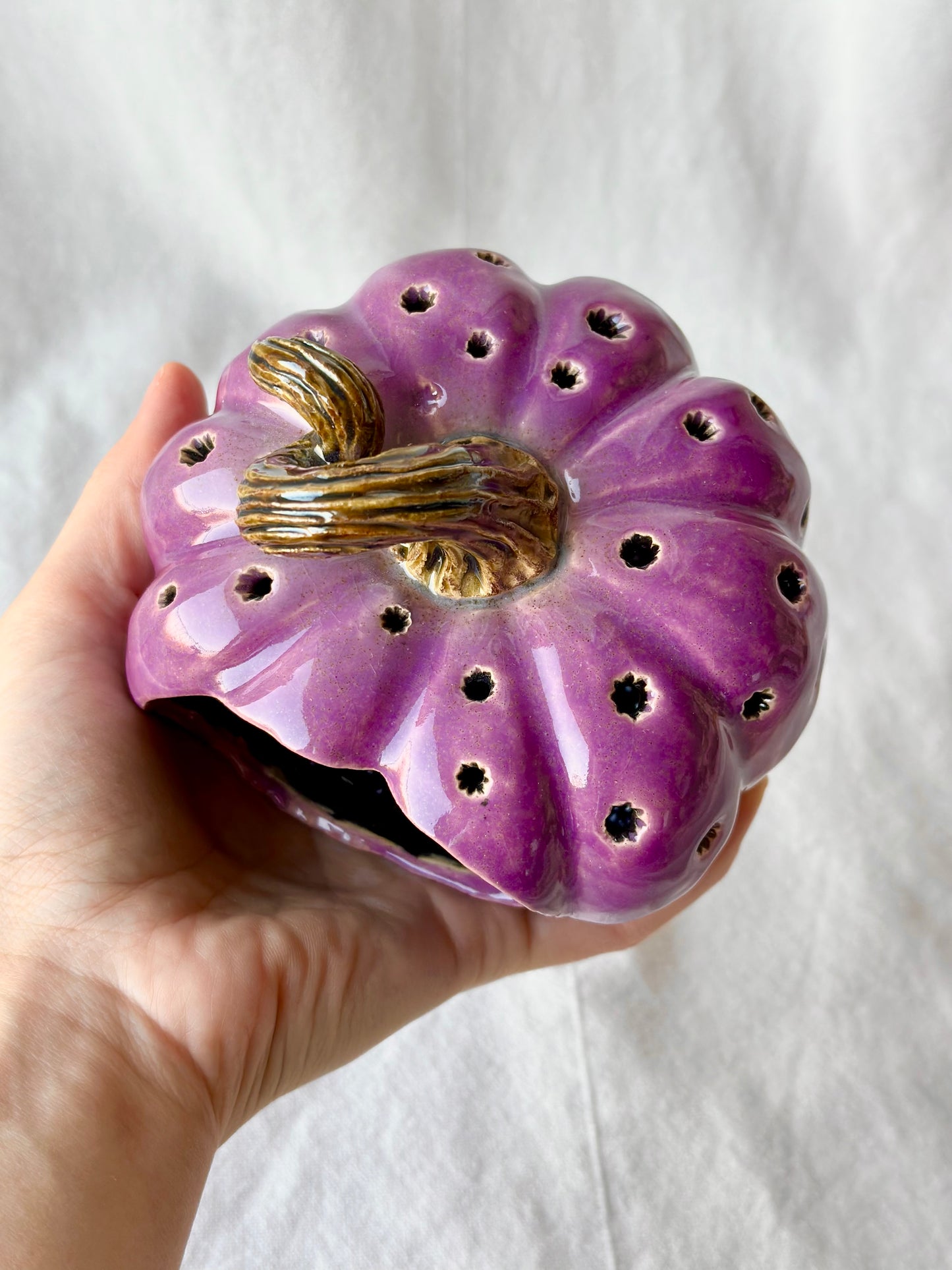 Dynia ceramiczna dekoracyjna z otworami