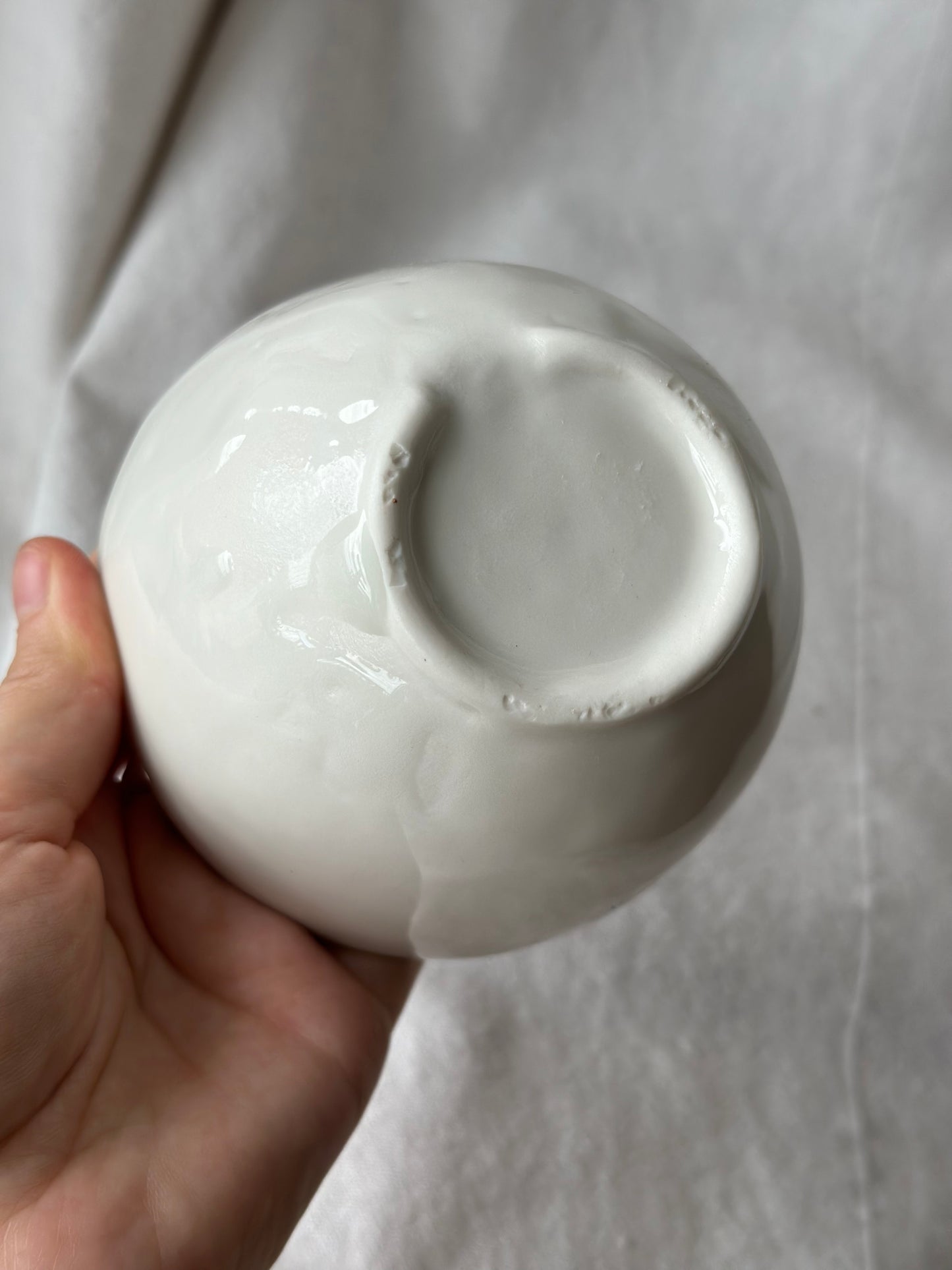 Miseczka porcelanowa z pęknięciem