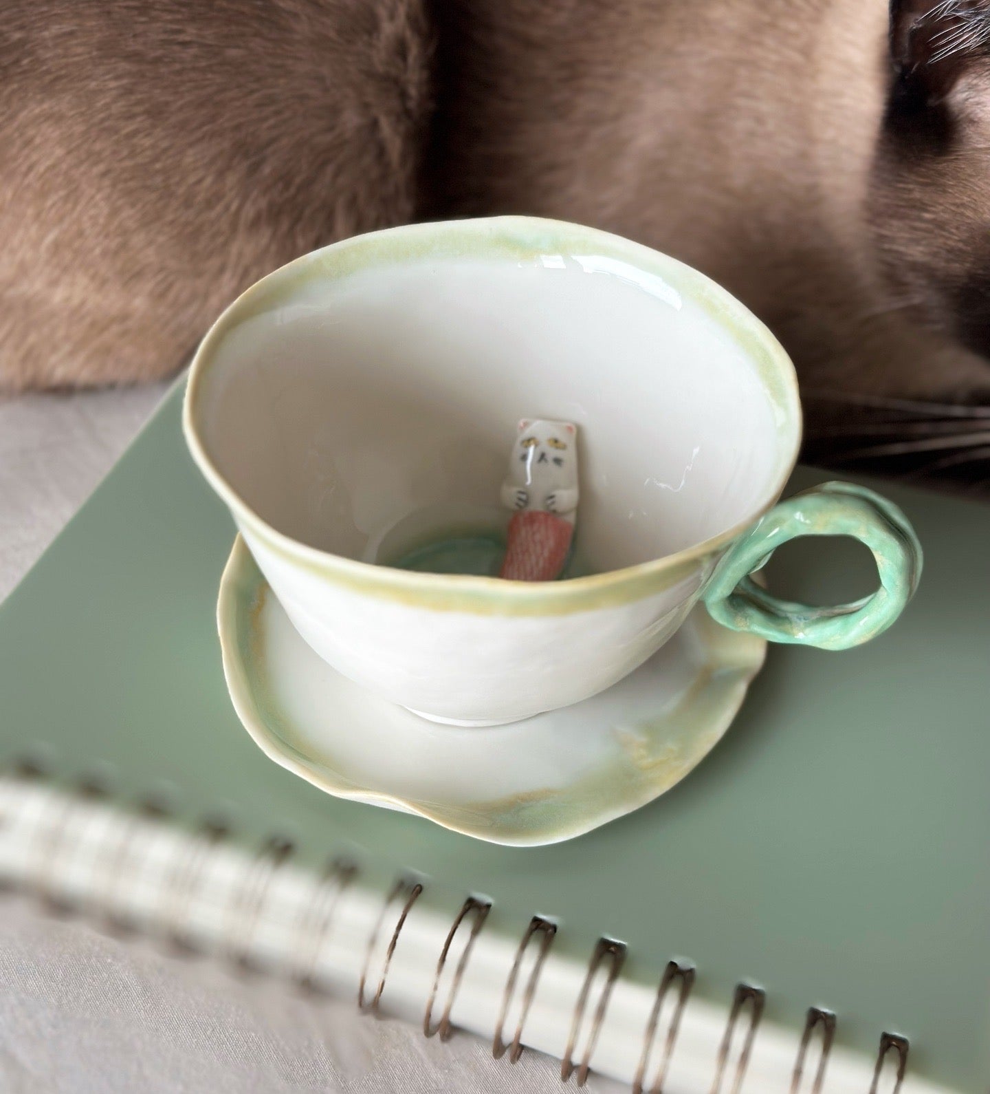 Filiżanka porcelanowa z syrenkotką