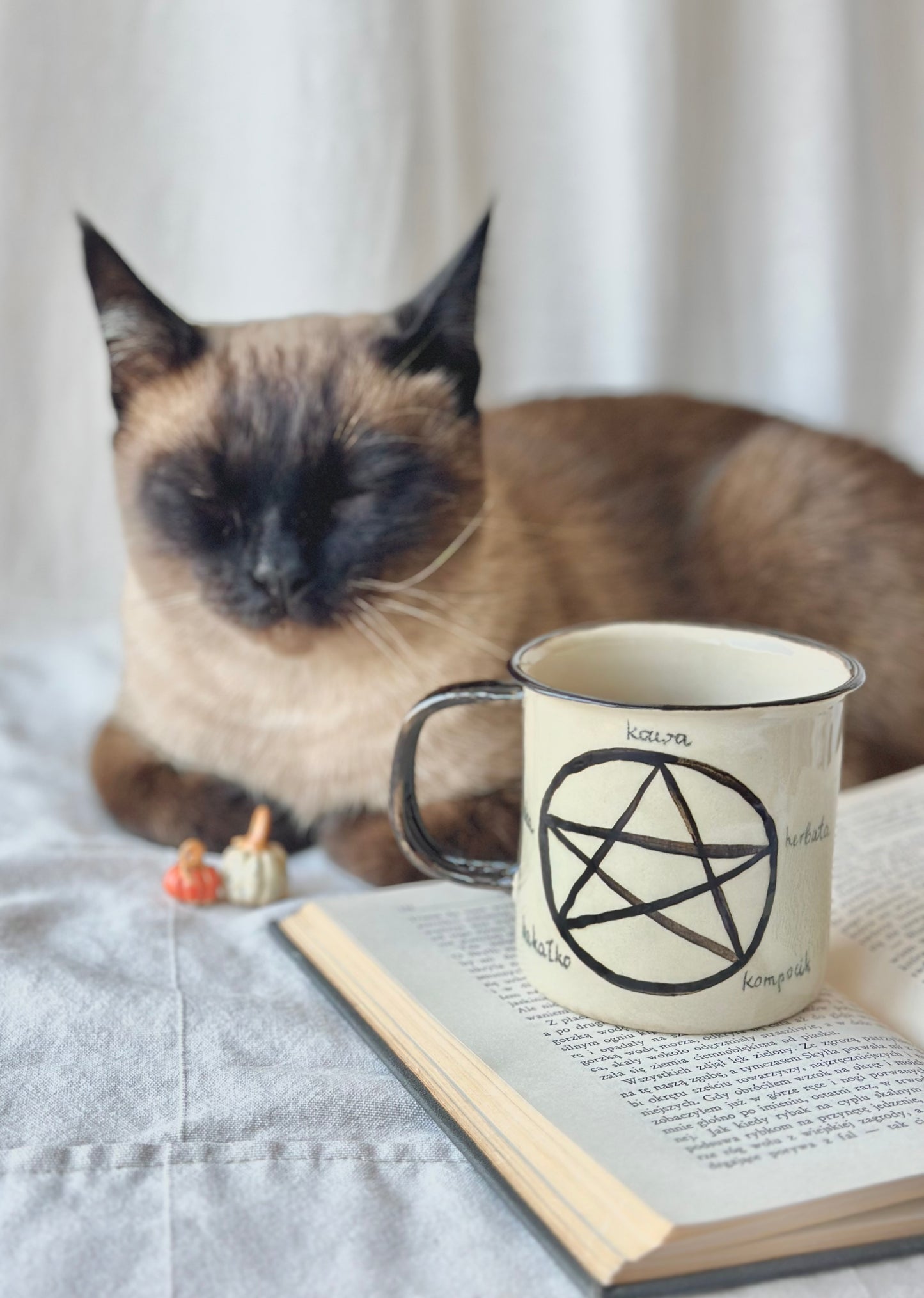 Kubek wiedźmy dzisiejszych czasów