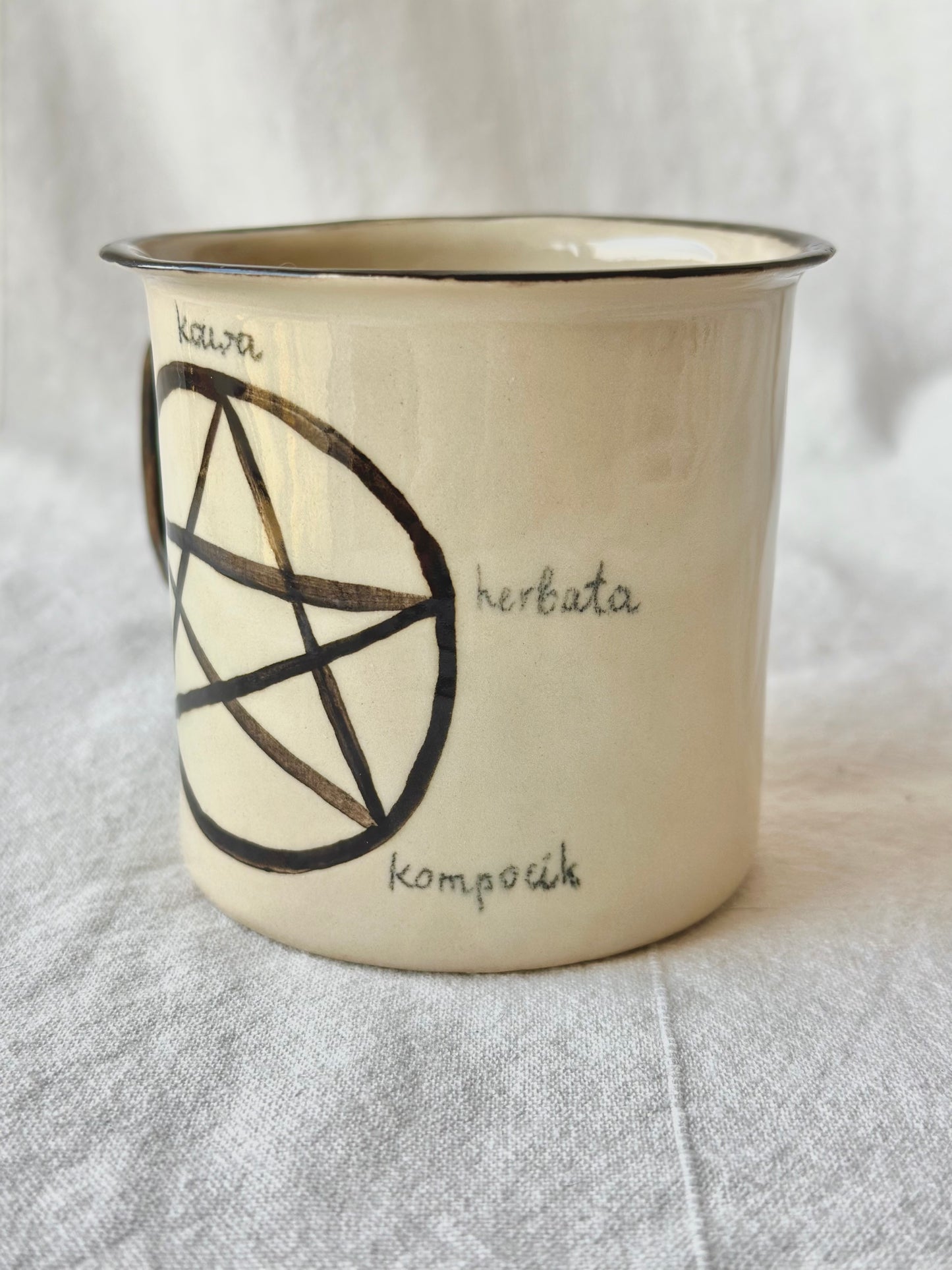 Kubek wiedźmy dzisiejszych czasów