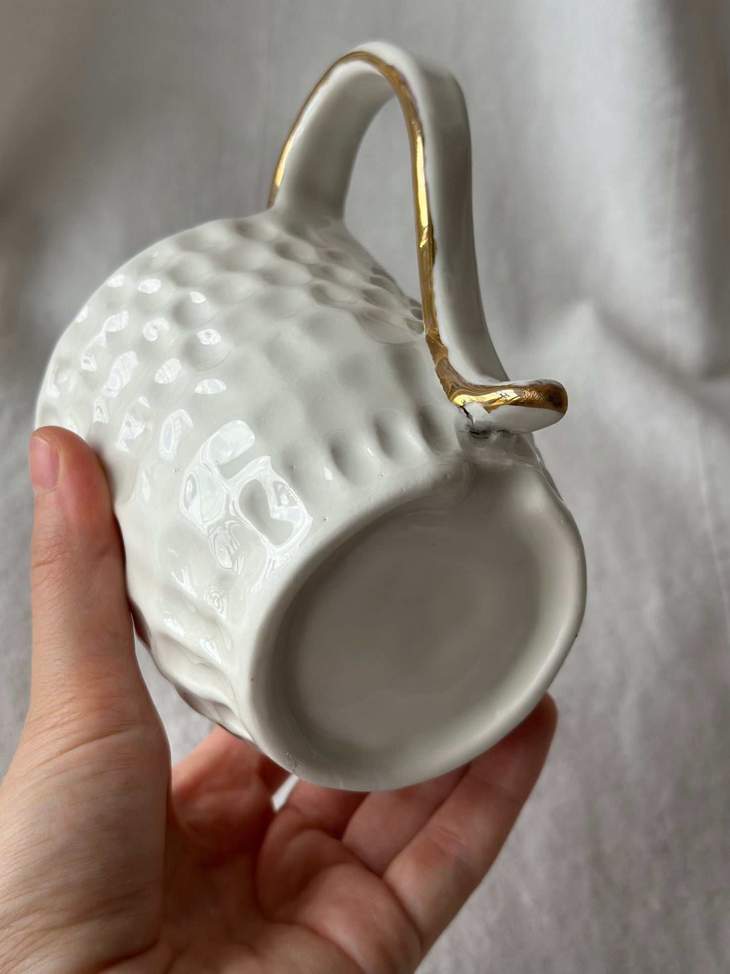 Kubek porcelanowy ze złoceniem