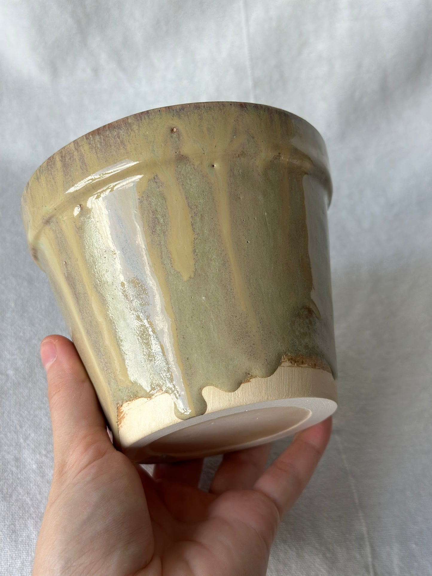 Mała osłonka ceramiczna z wadami estetycznymi