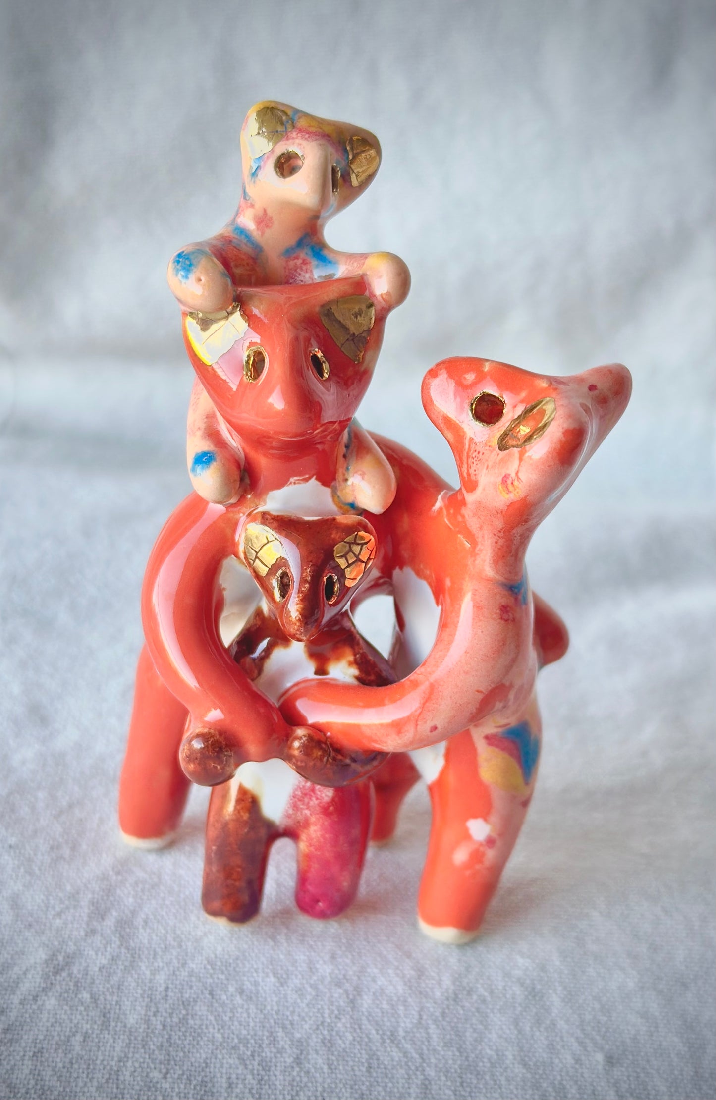 Rodzina werlingów, rzeźba ceramiczna ze złoceniem