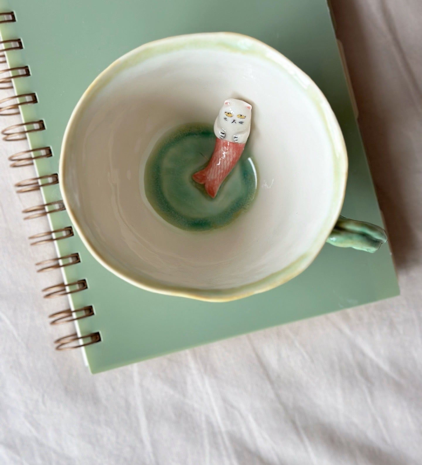 Filiżanka porcelanowa z syrenkotką