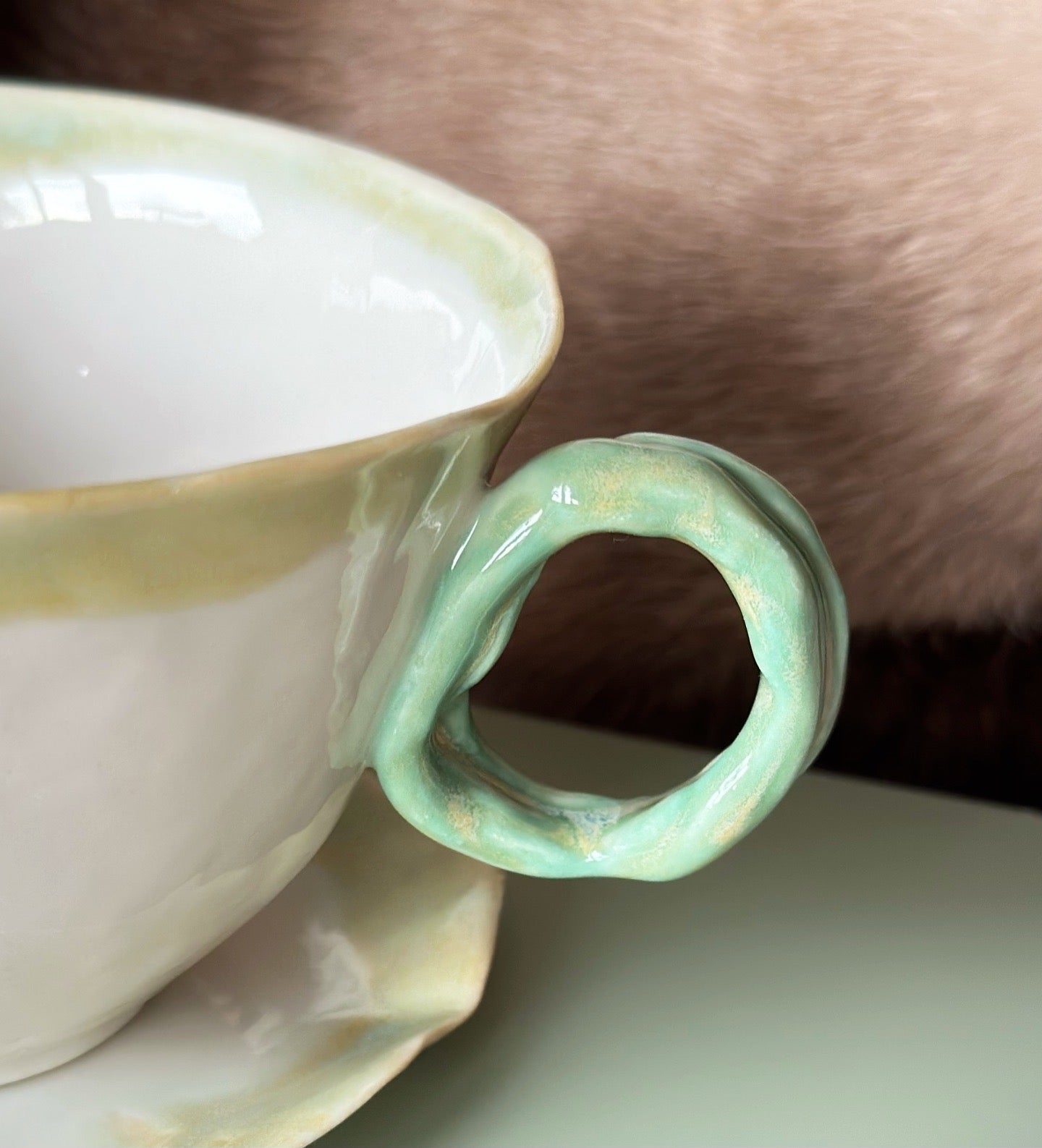 Filiżanka porcelanowa z syrenkotką