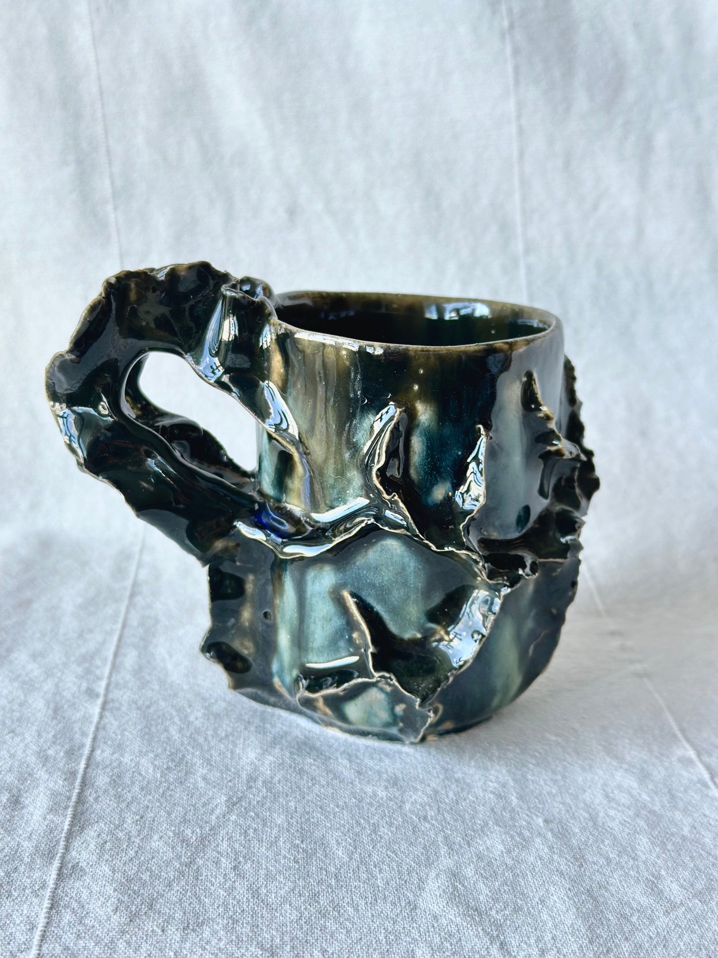 Kubek z fakturą falbankową