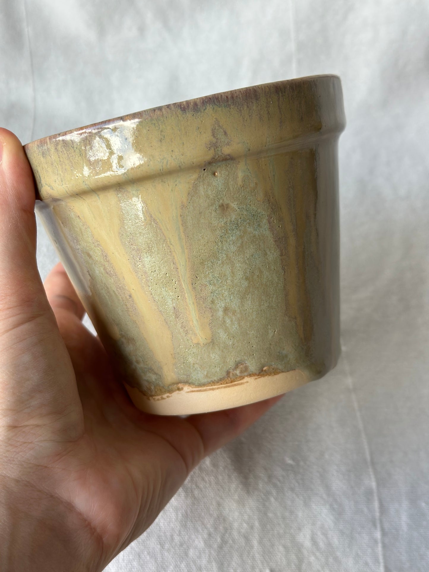 Mała osłonka ceramiczna z wadami estetycznymi