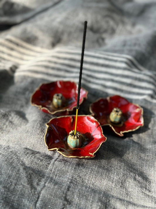 Podstawka pod kadzidełko w kształcie kwiatu maku