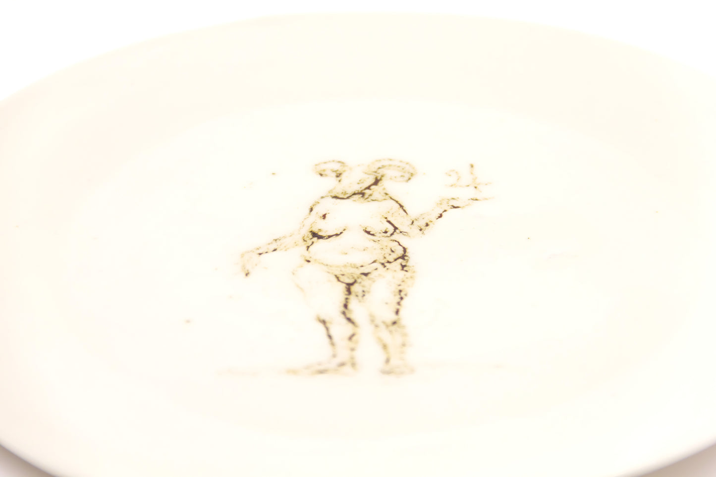 Grande assiette en porcelaine avec un dessin