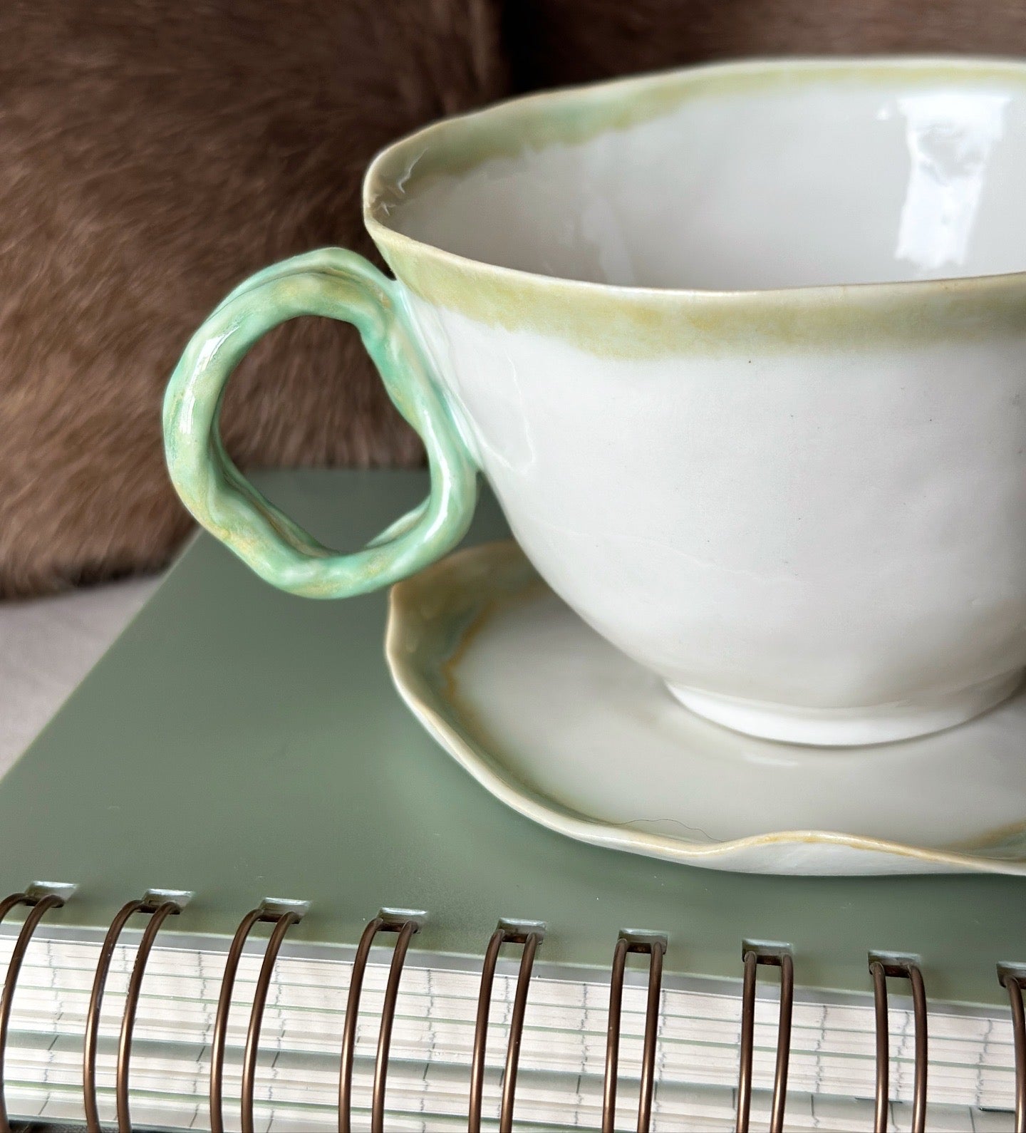 Filiżanka porcelanowa z syrenkotką