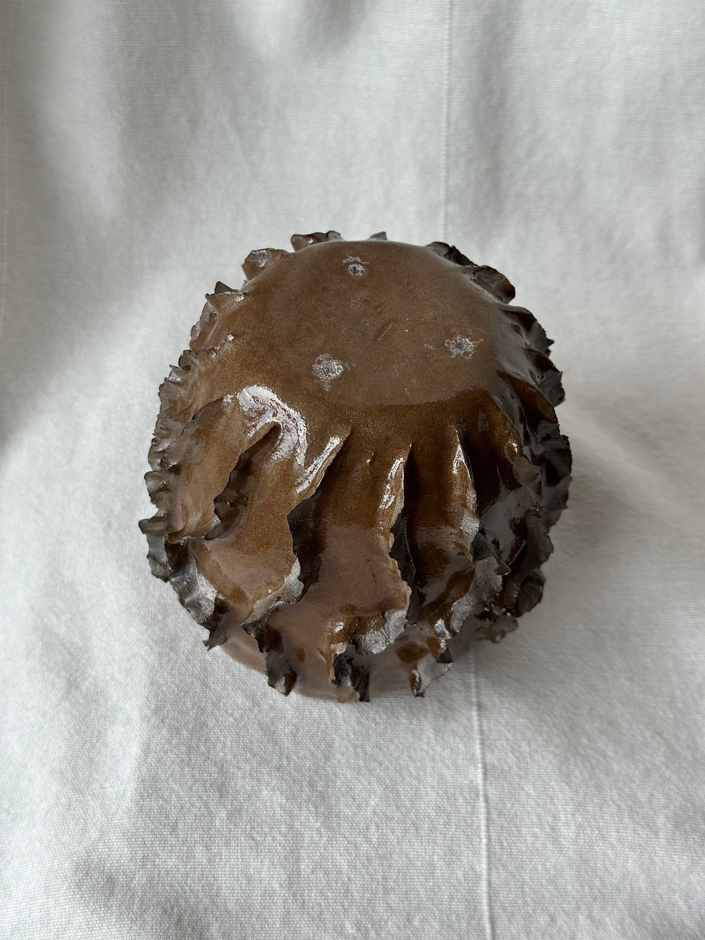 Kubek ceramiczny z falbanami bez ucha