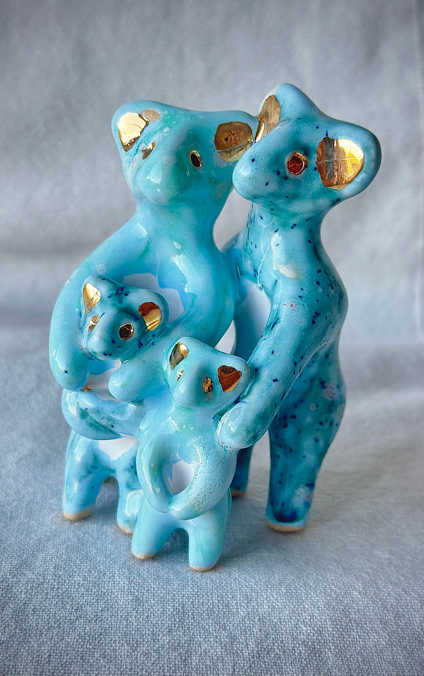 Rodzina werlingów, rzeźba ceramiczna ze złoceniem