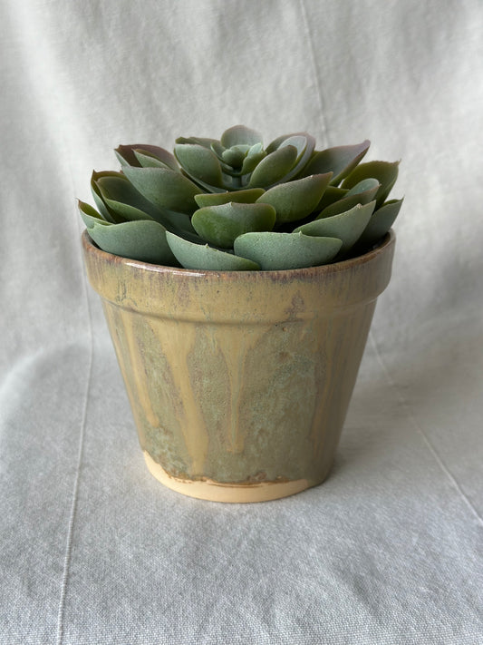 Mała osłonka ceramiczna z wadami estetycznymi