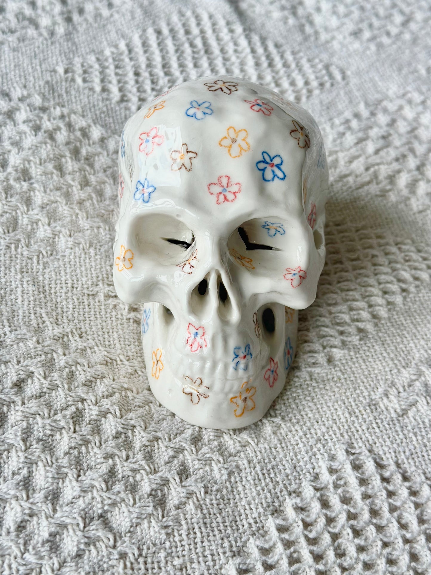 Czaszka porcelanowa w kwiaty