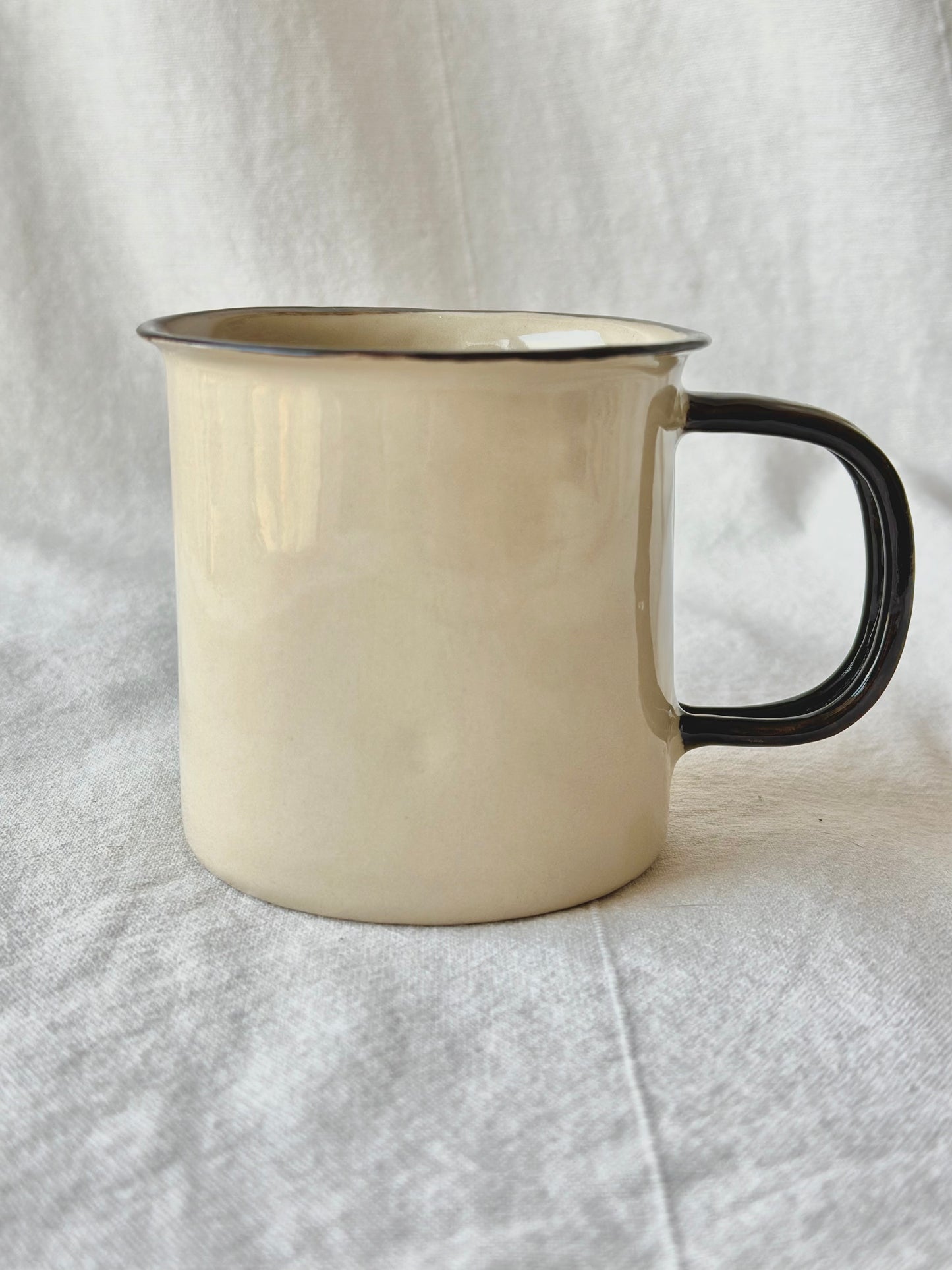 Kubek wiedźmy dzisiejszych czasów