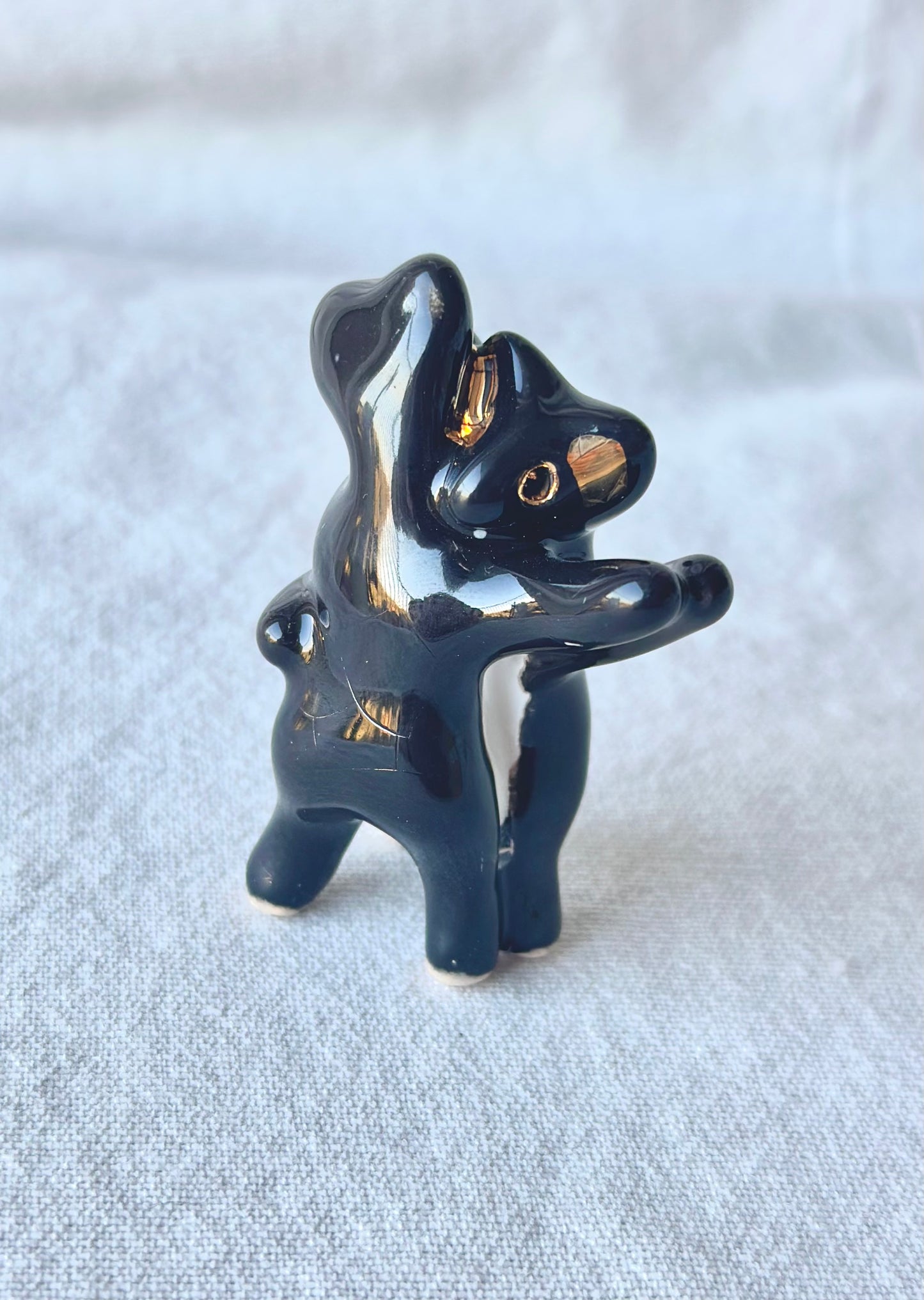 Werlingi tańczące, rzeźba ceramiczna ze złoceniem