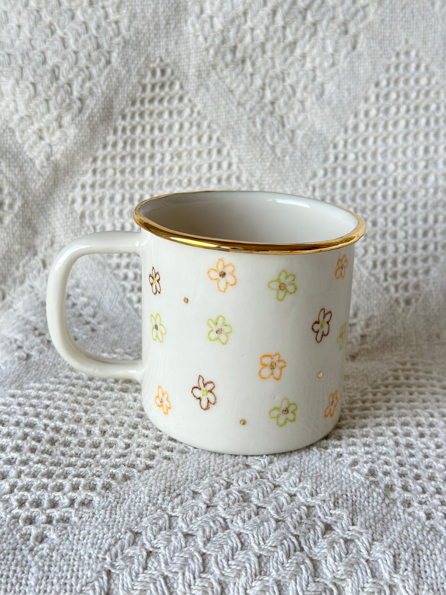 Kubek porcelanowy ze złoceniem