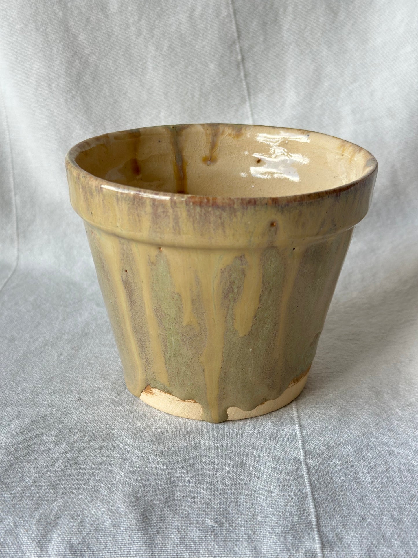 Mała osłonka ceramiczna z wadami estetycznymi