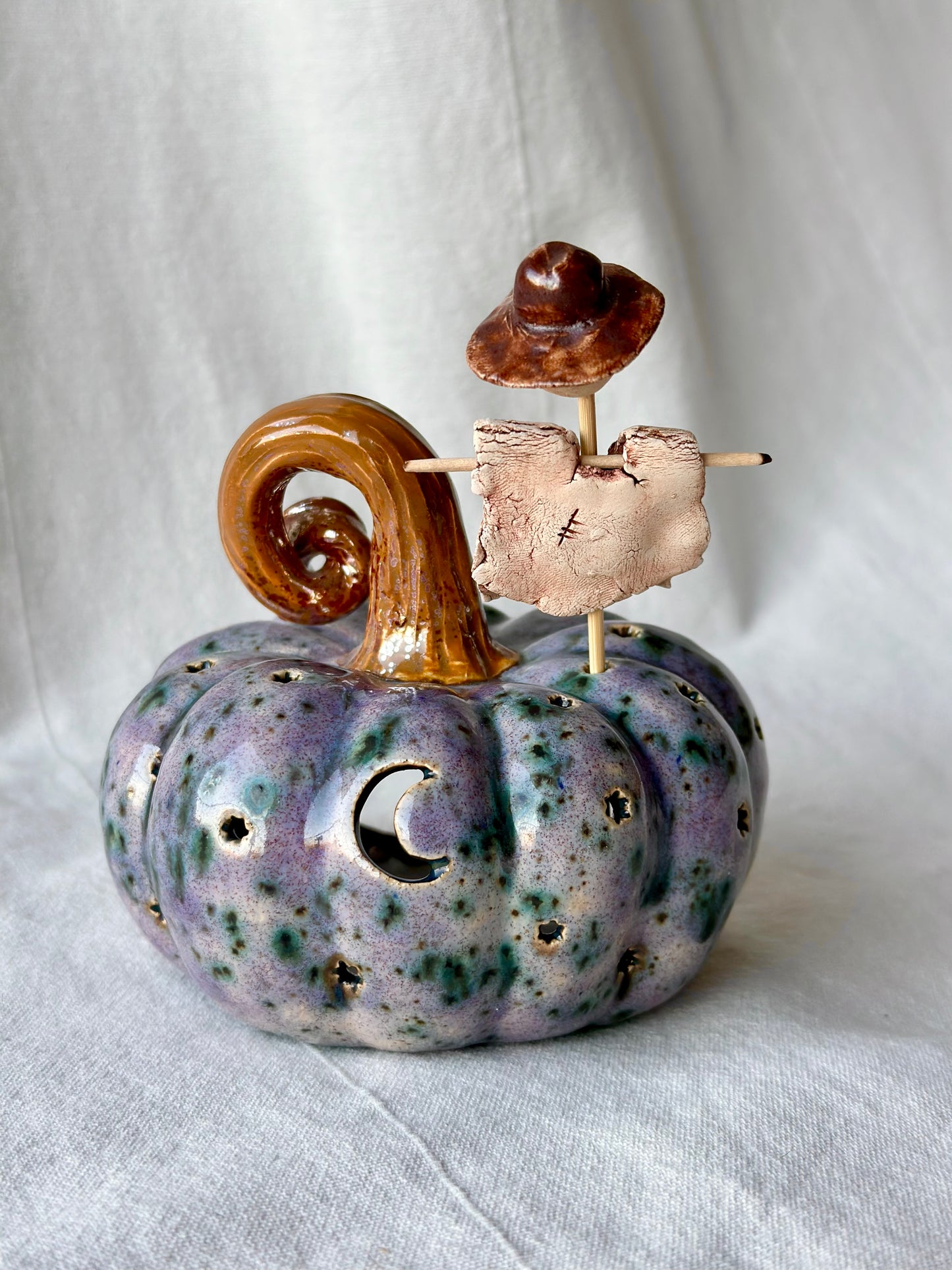 Dynia ceramiczna dekoracyjna z otworami