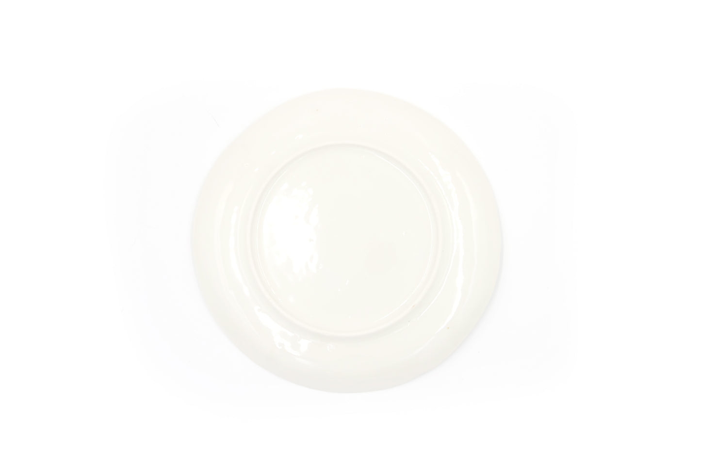 Assiette moyenne en porcelaine avec un dessin