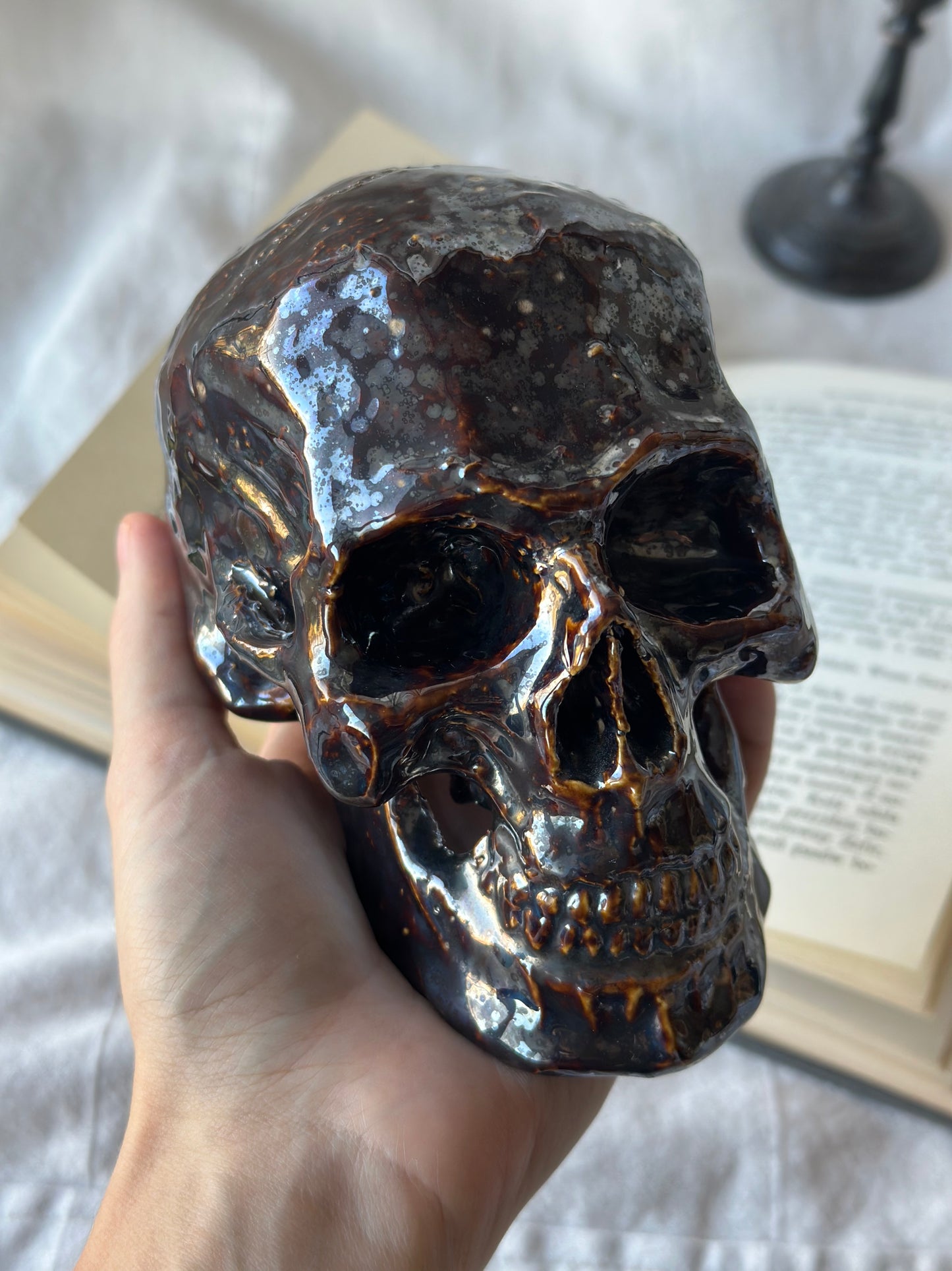 Czaszka ceramiczna brązowo-metaliczna