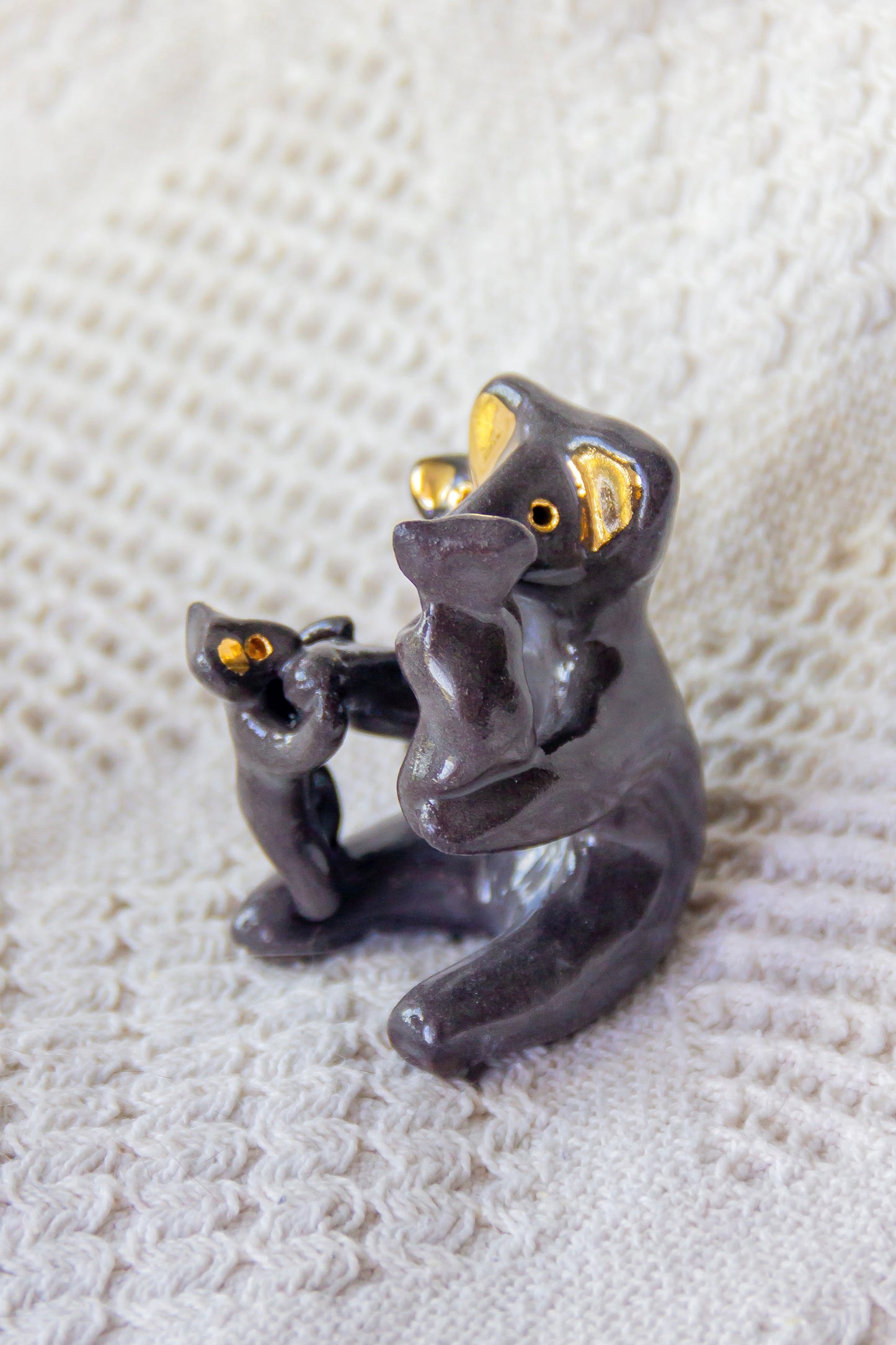 Grande Famille Werling, sculpture en porcelaine avec dorure