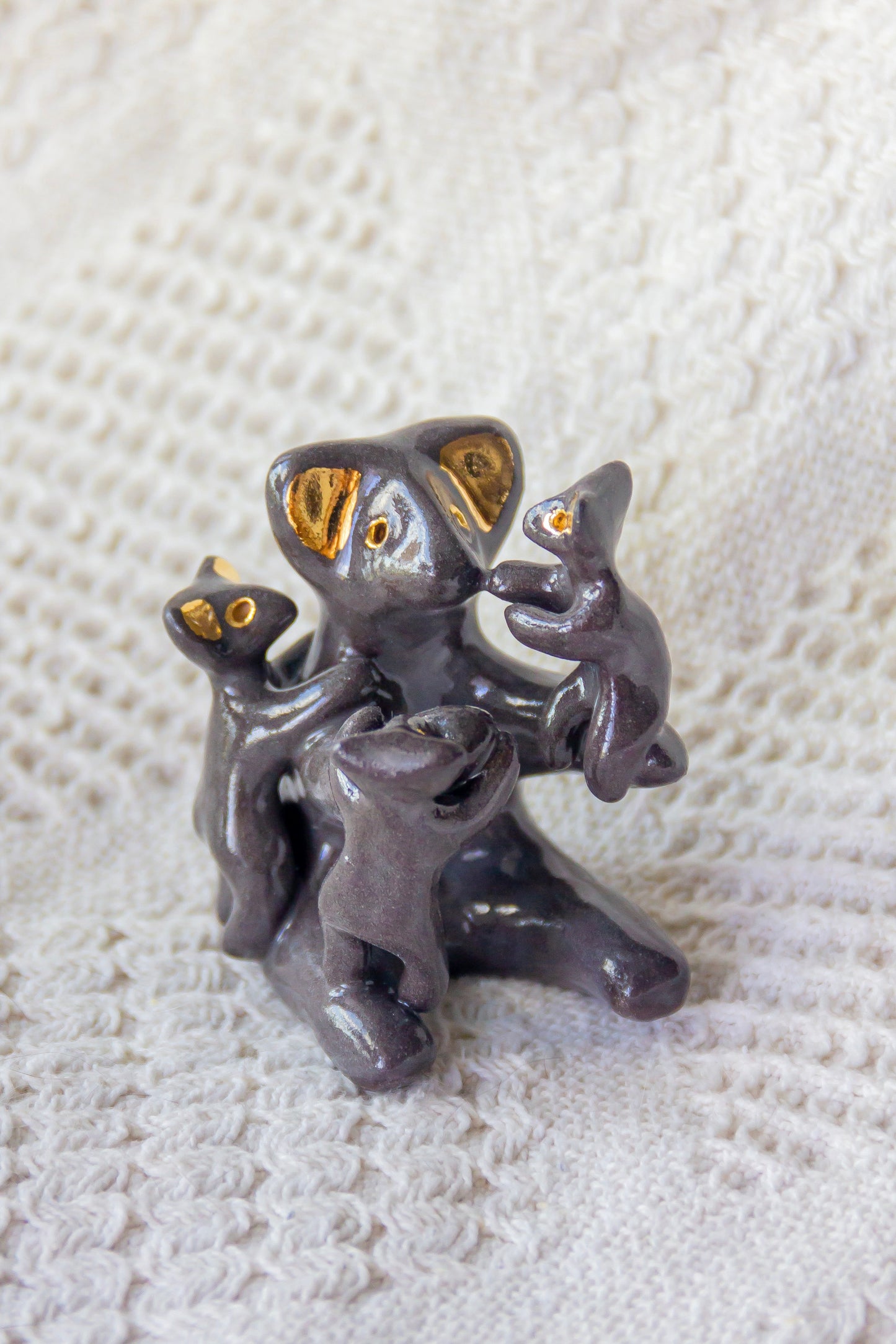 Grande Famille Werling, sculpture en porcelaine avec dorure