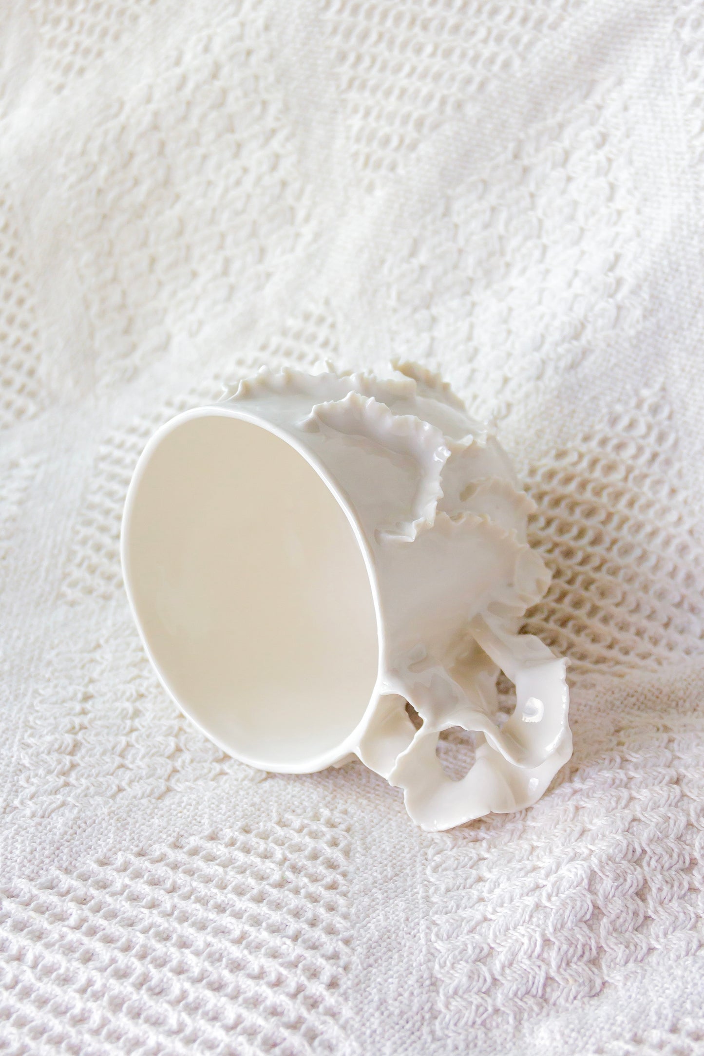 Kubek porcelanowy „Laminari” biały