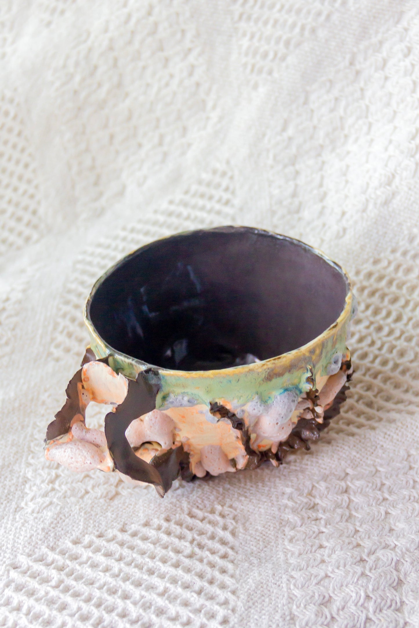 Filiżanka ceramiczna „Laminari” czarno-pomarańczowa