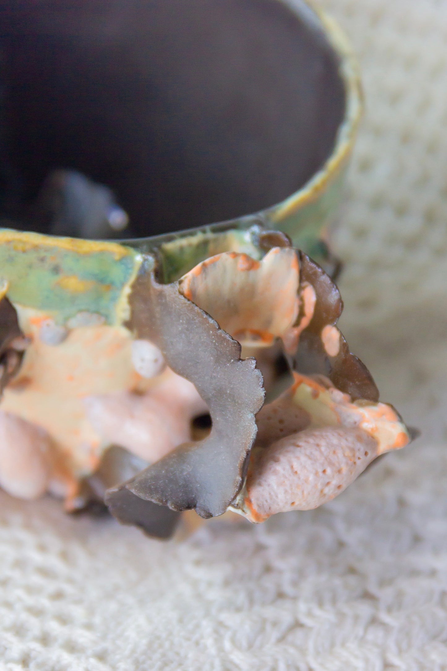 Filiżanka ceramiczna „Laminari” czarno-pomarańczowa