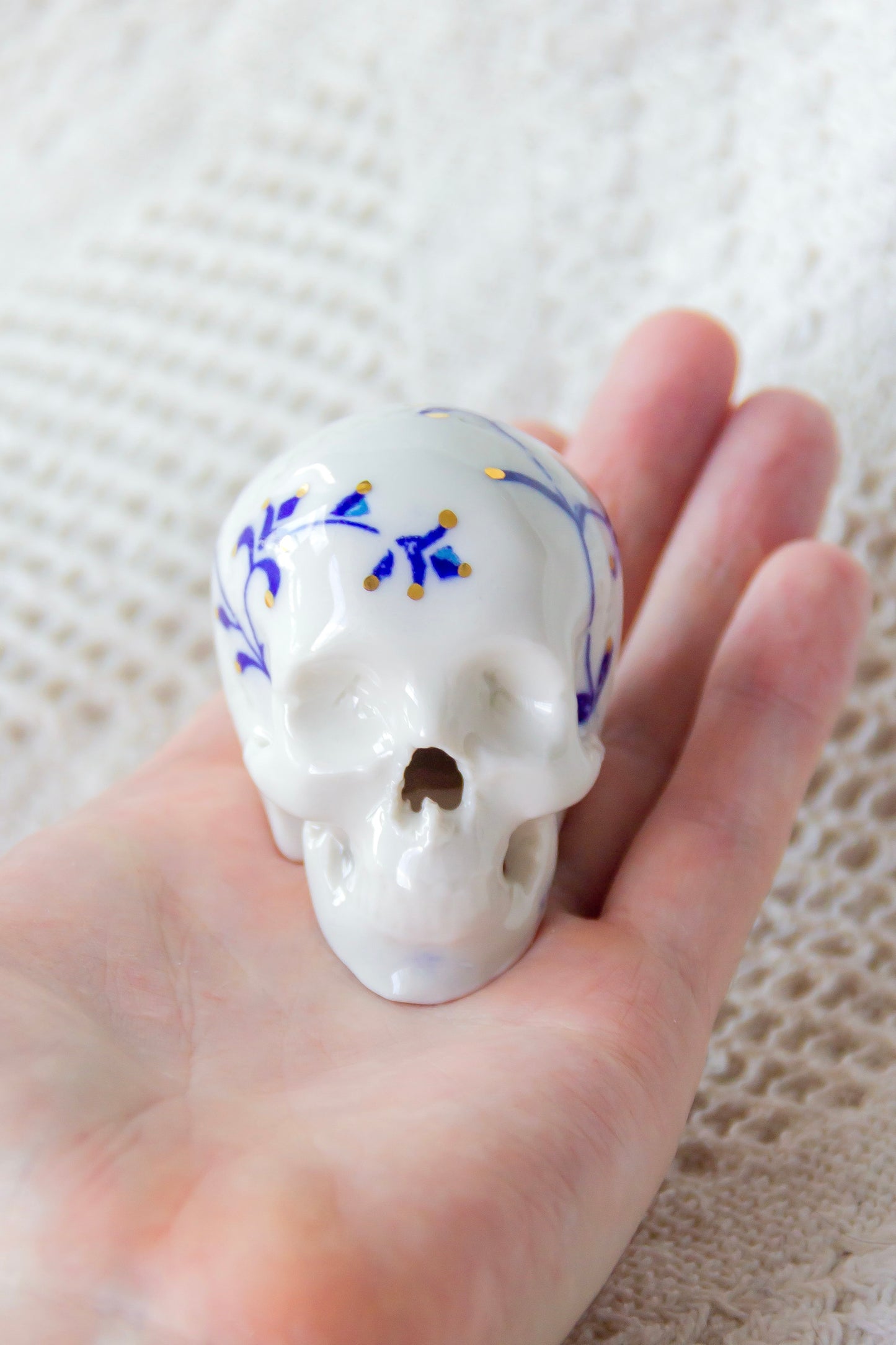 Czaszka porcelanowa mini ze złoceniem