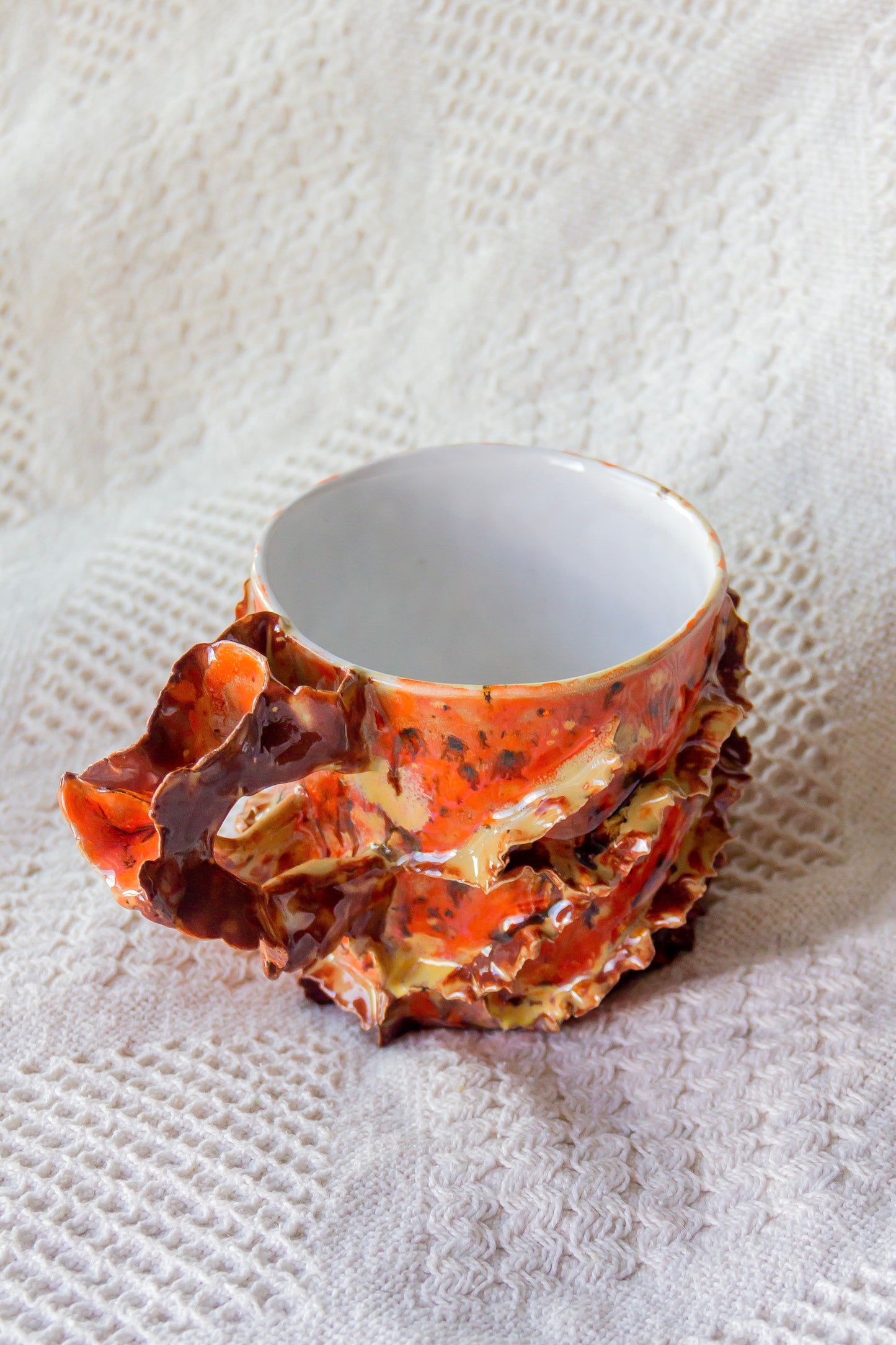 Kubek ceramiczny “Laminari” biało-pomarańczowy