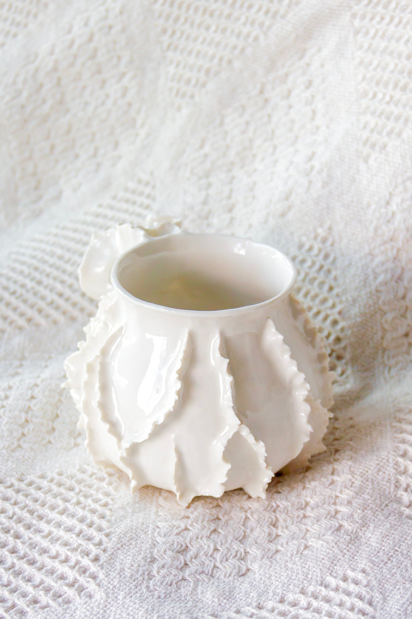 Kubek porcelanowy “Laminari” biały