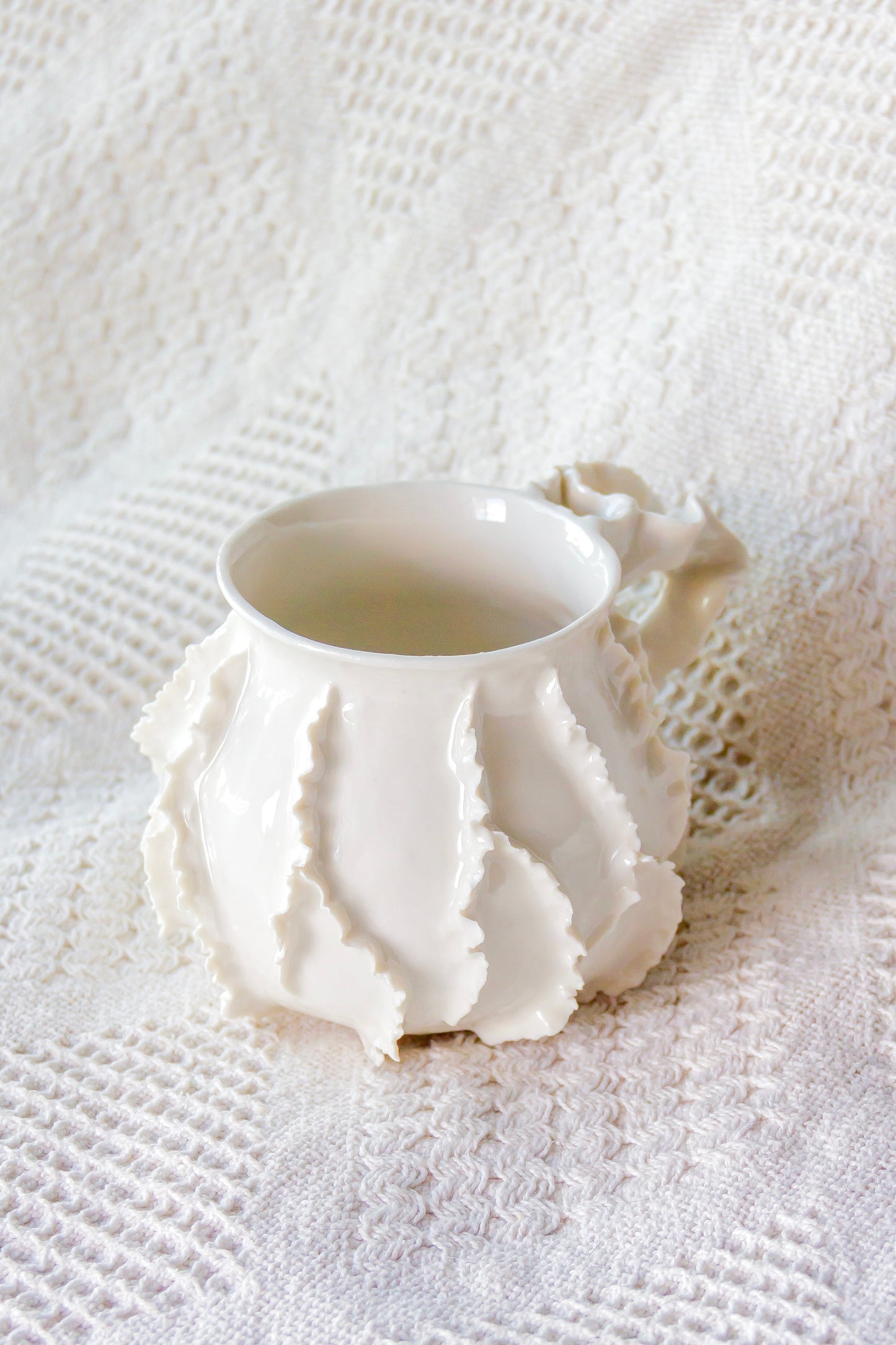 Kubek porcelanowy “Laminari” biały