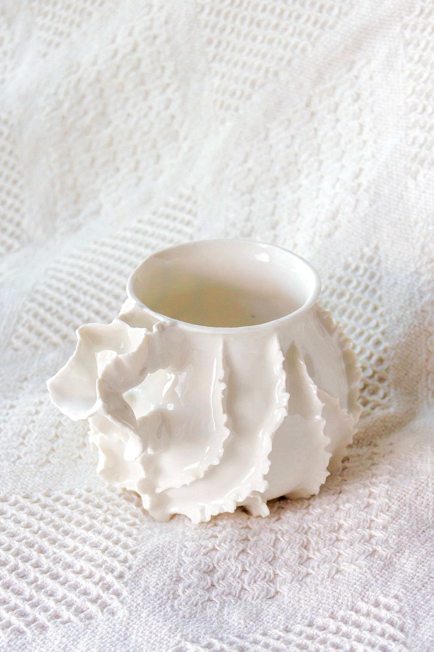 Kubek porcelanowy “Laminari” biały