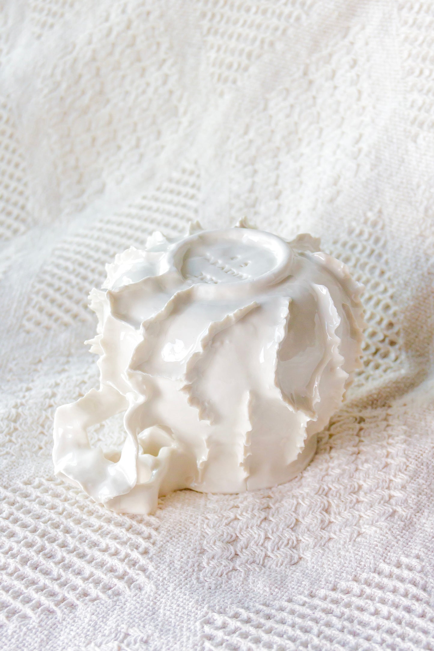 Kubek porcelanowy “Laminari” biały