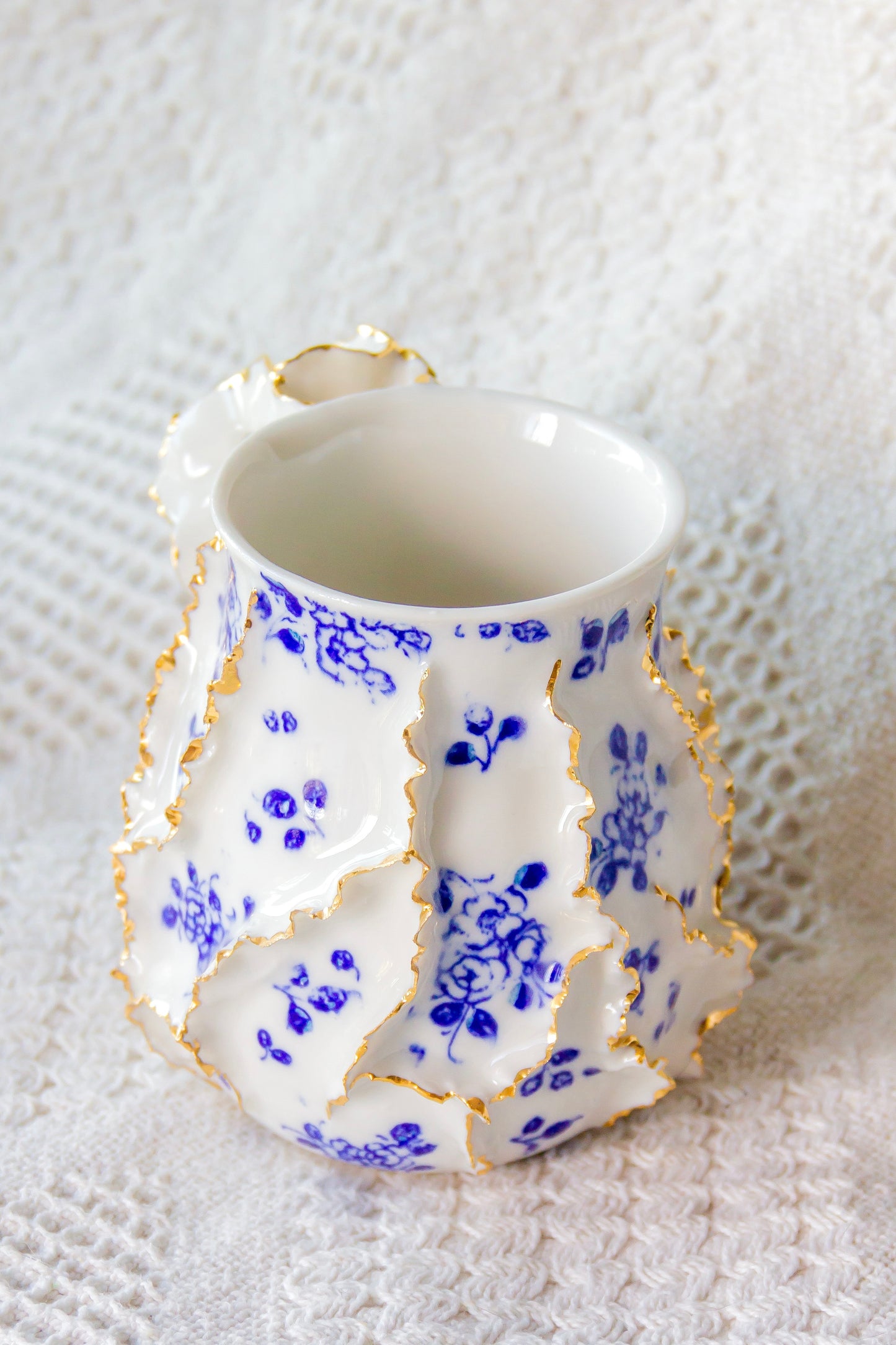 Kubek porcelanowy „Laminari” ze złoceniem