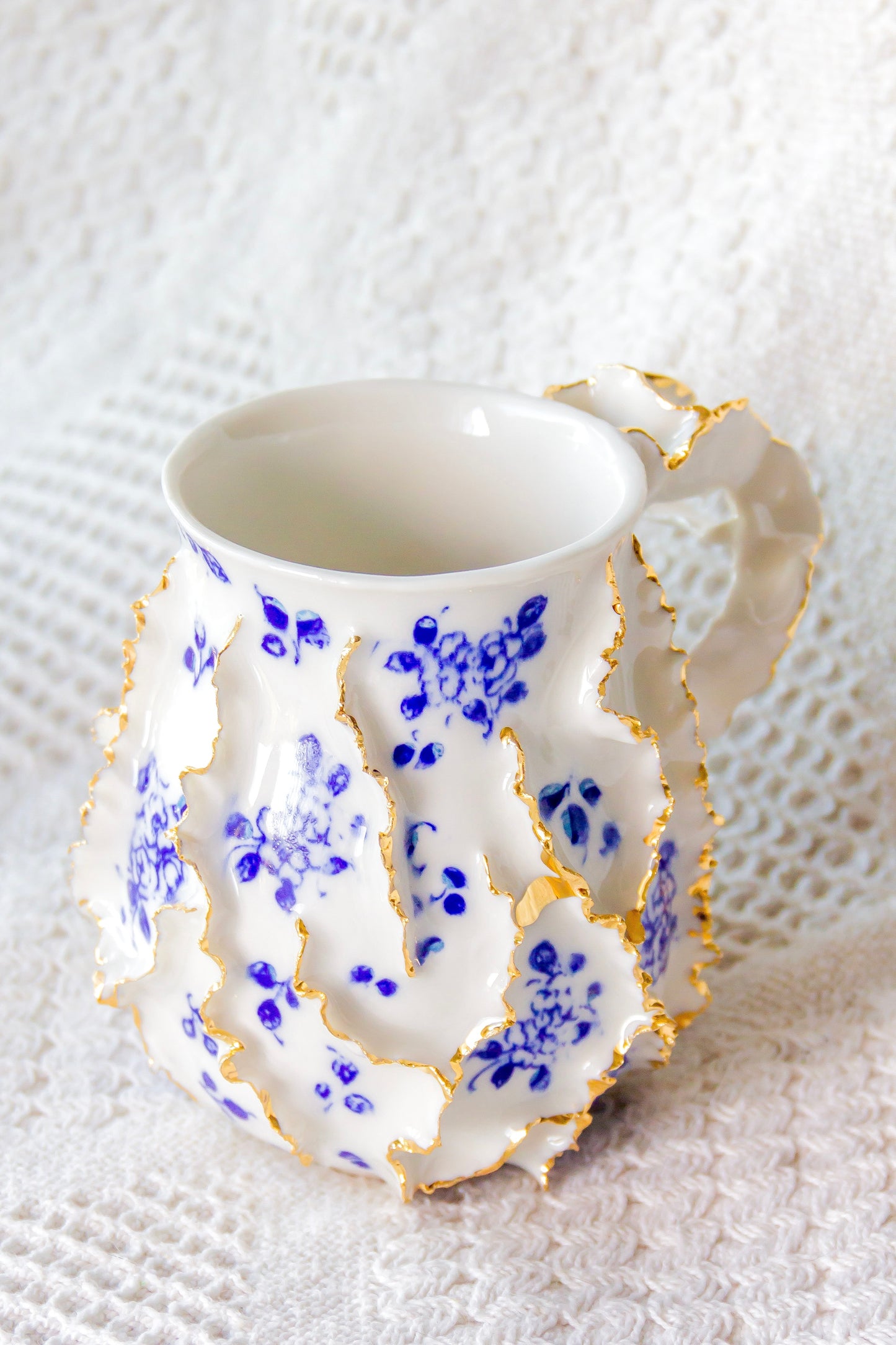 Kubek porcelanowy „Laminari” ze złoceniem
