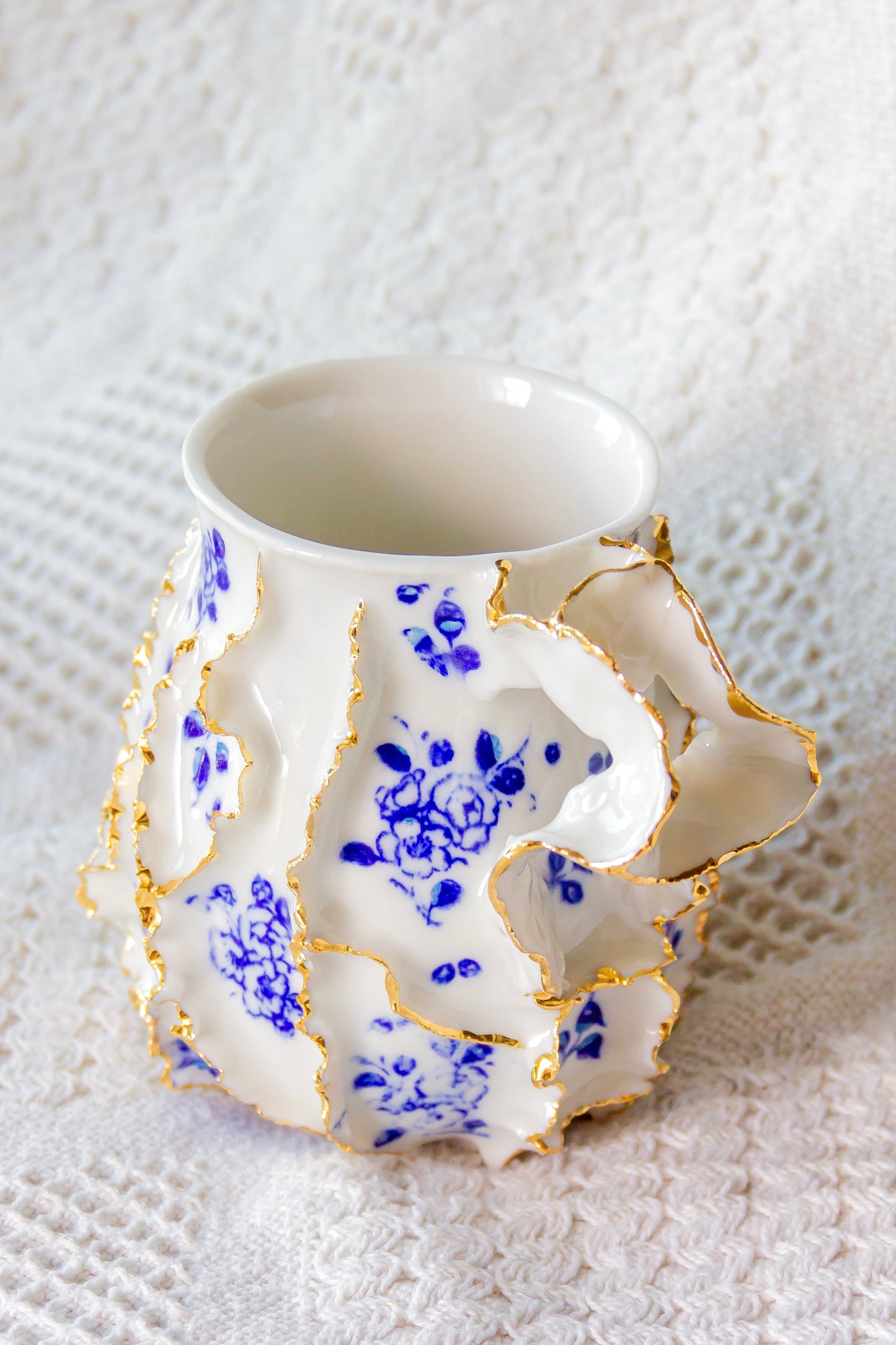Kubek porcelanowy „Laminari” ze złoceniem