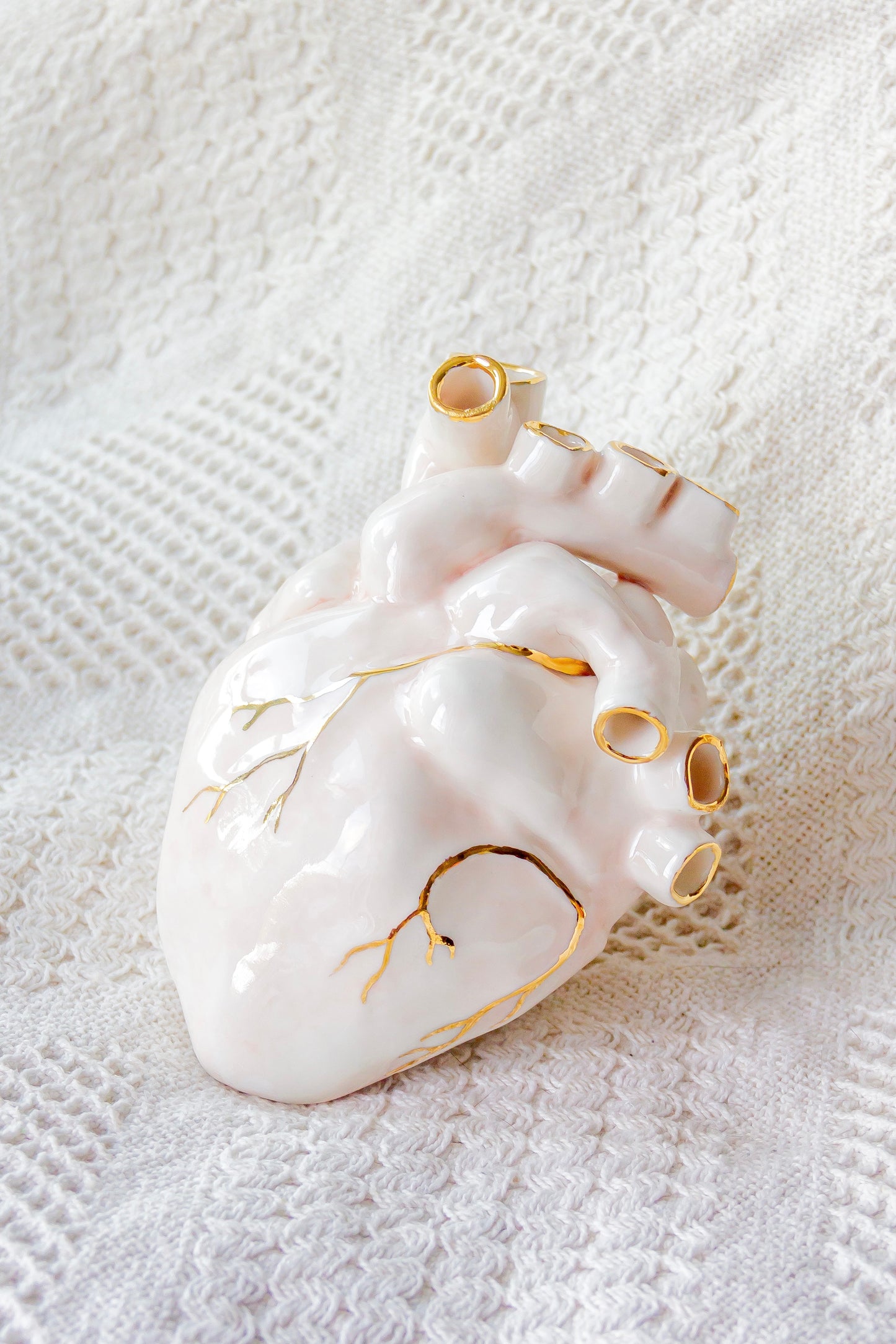 Coeur en porcelaine bleu marine plaqué or