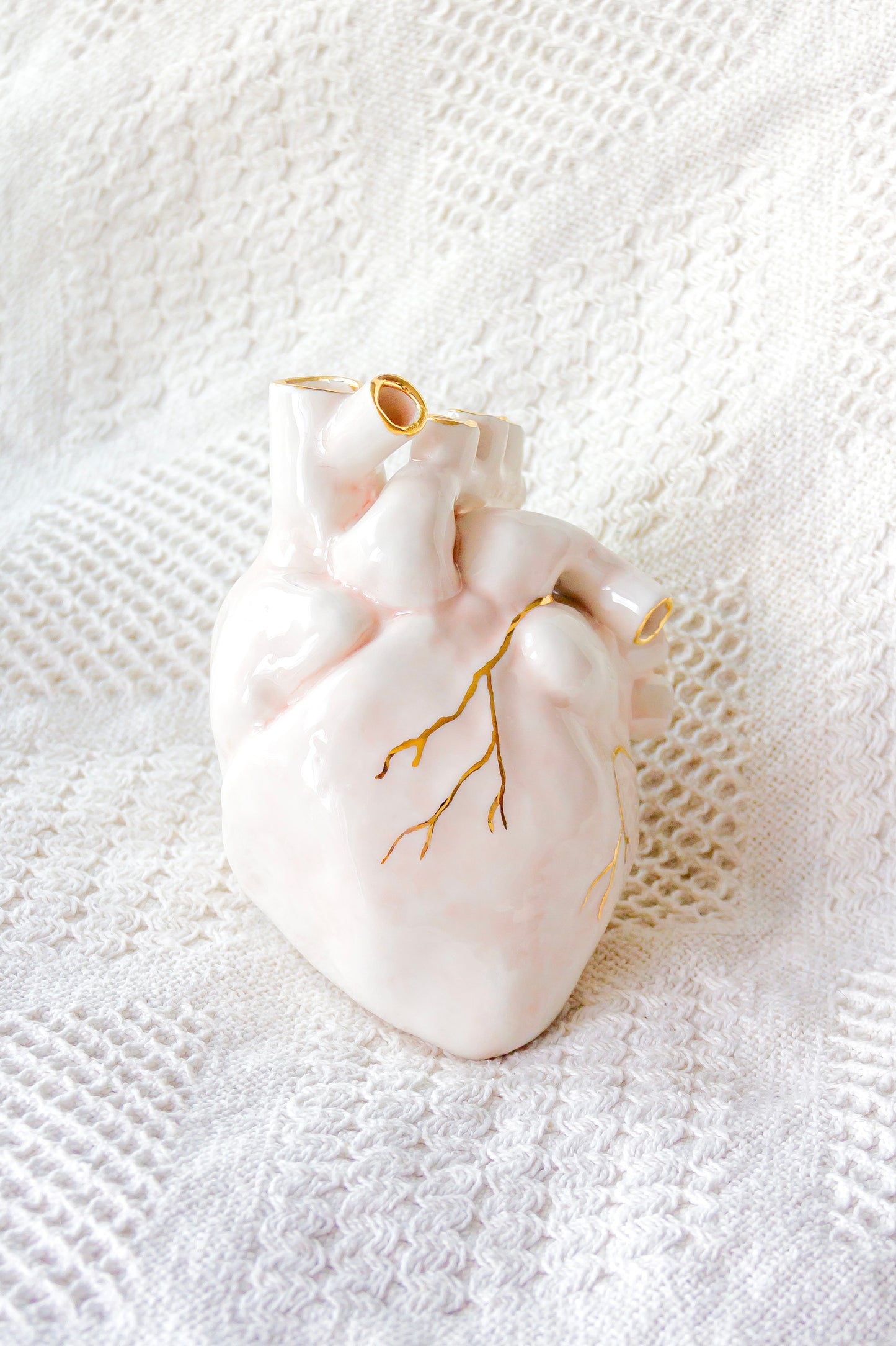Coeur en porcelaine bleu marine plaqué or