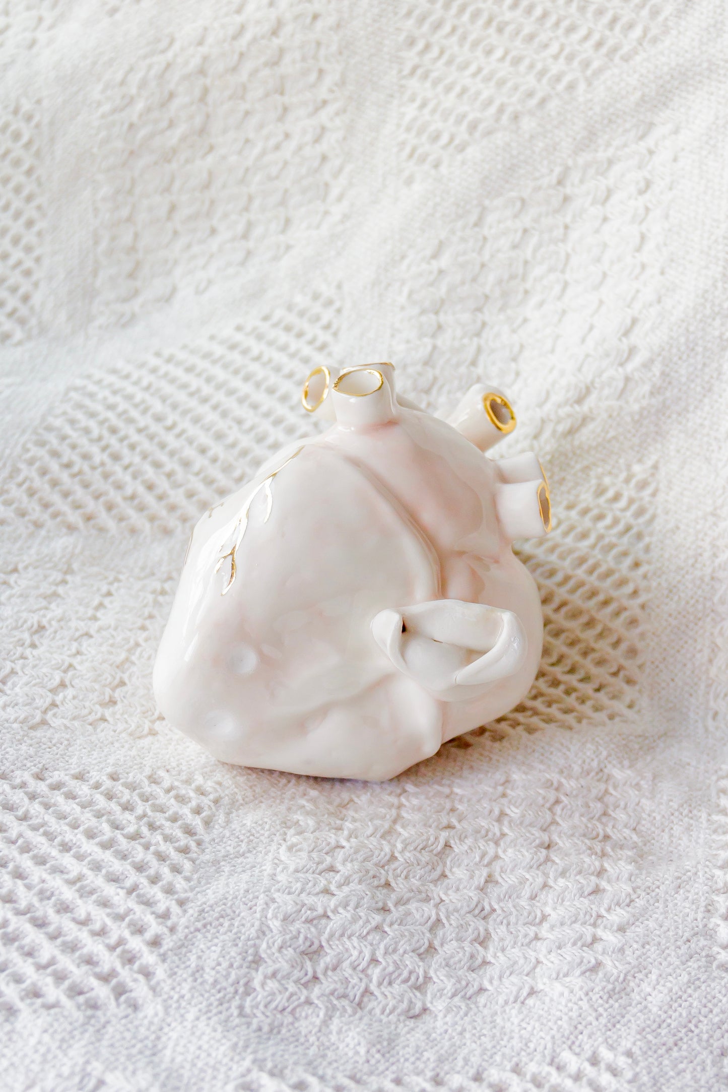 Coeur en porcelaine bleu marine plaqué or