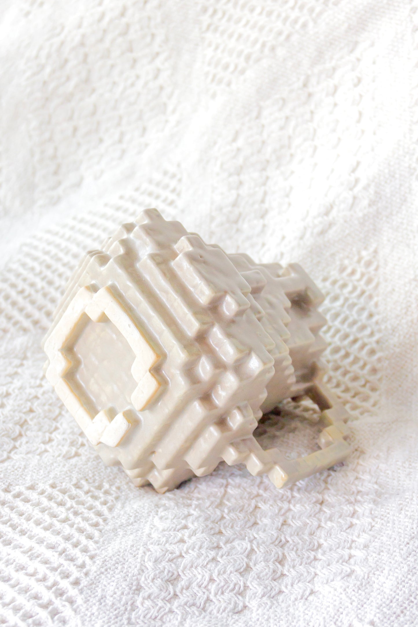 Kubek ceramiczny «8-Bit» szaro-beżowy