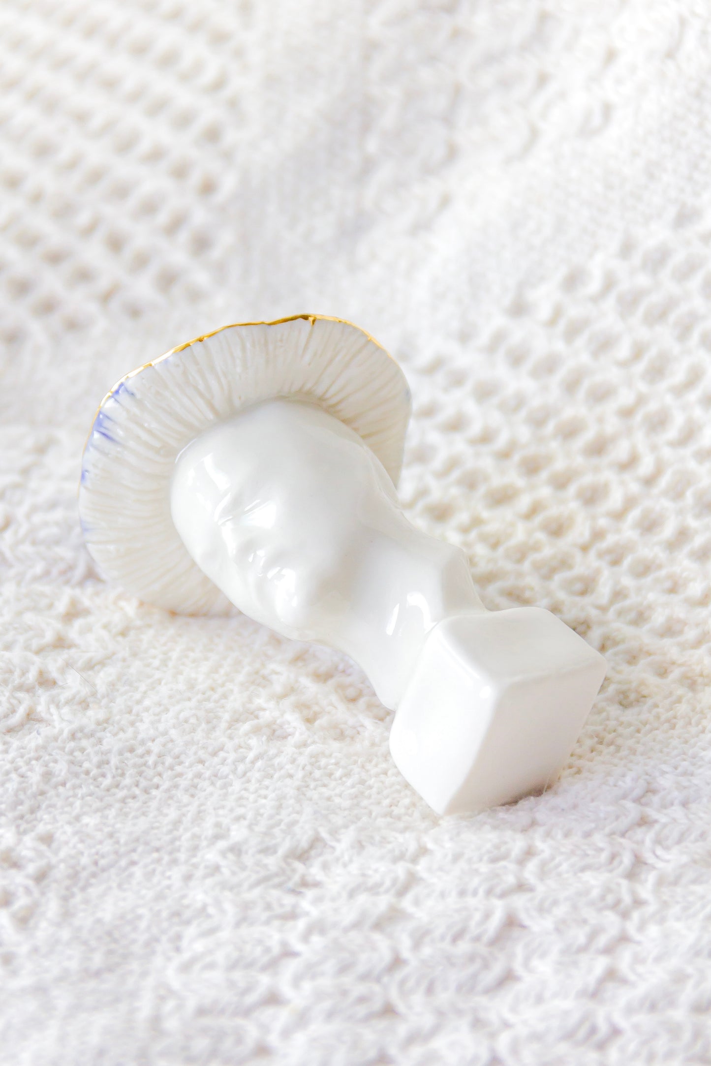 Lenin-grzyb, rzeźba porcelanowa ze złoceniem