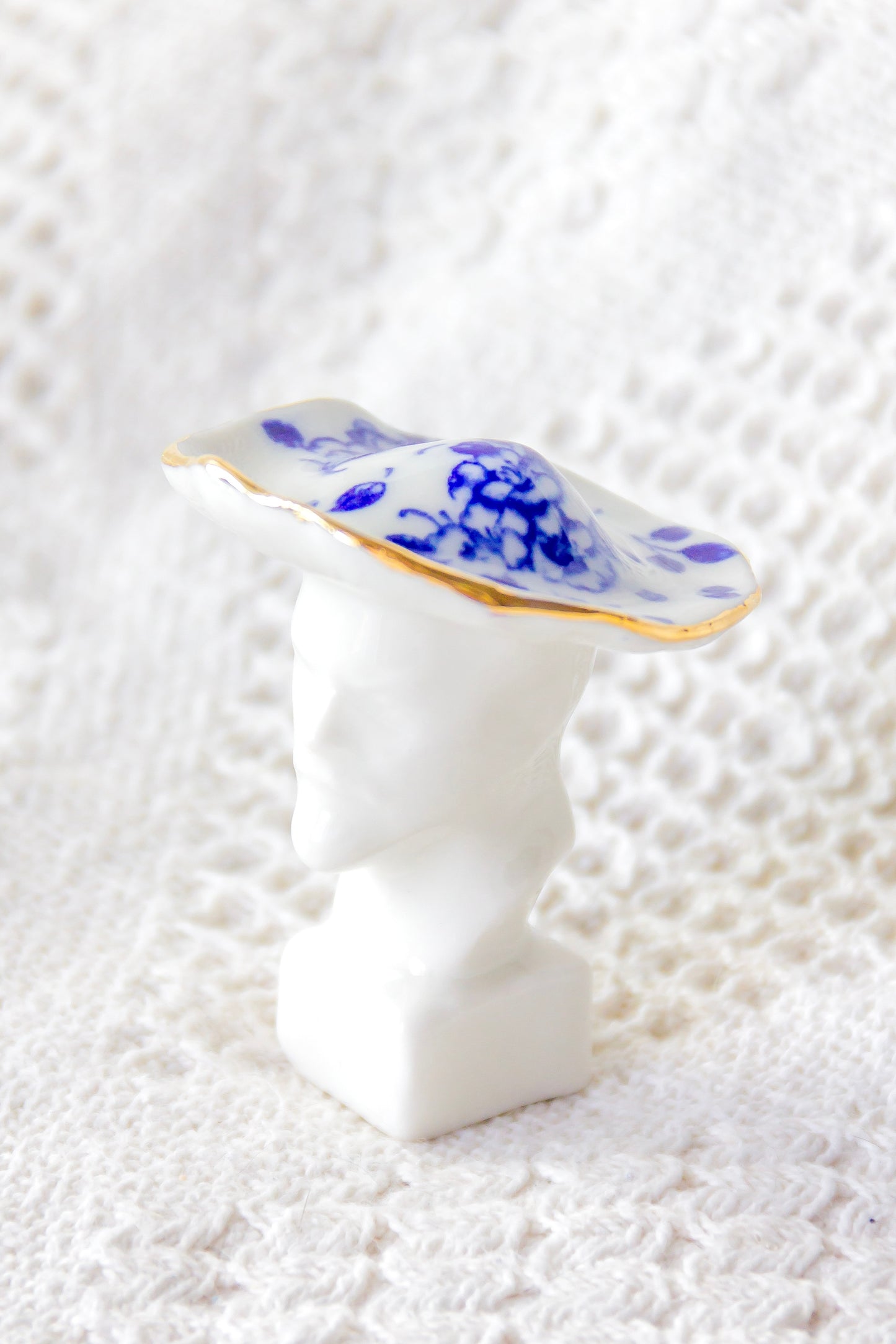 Lenin-grzyb, rzeźba porcelanowa ze złoceniem