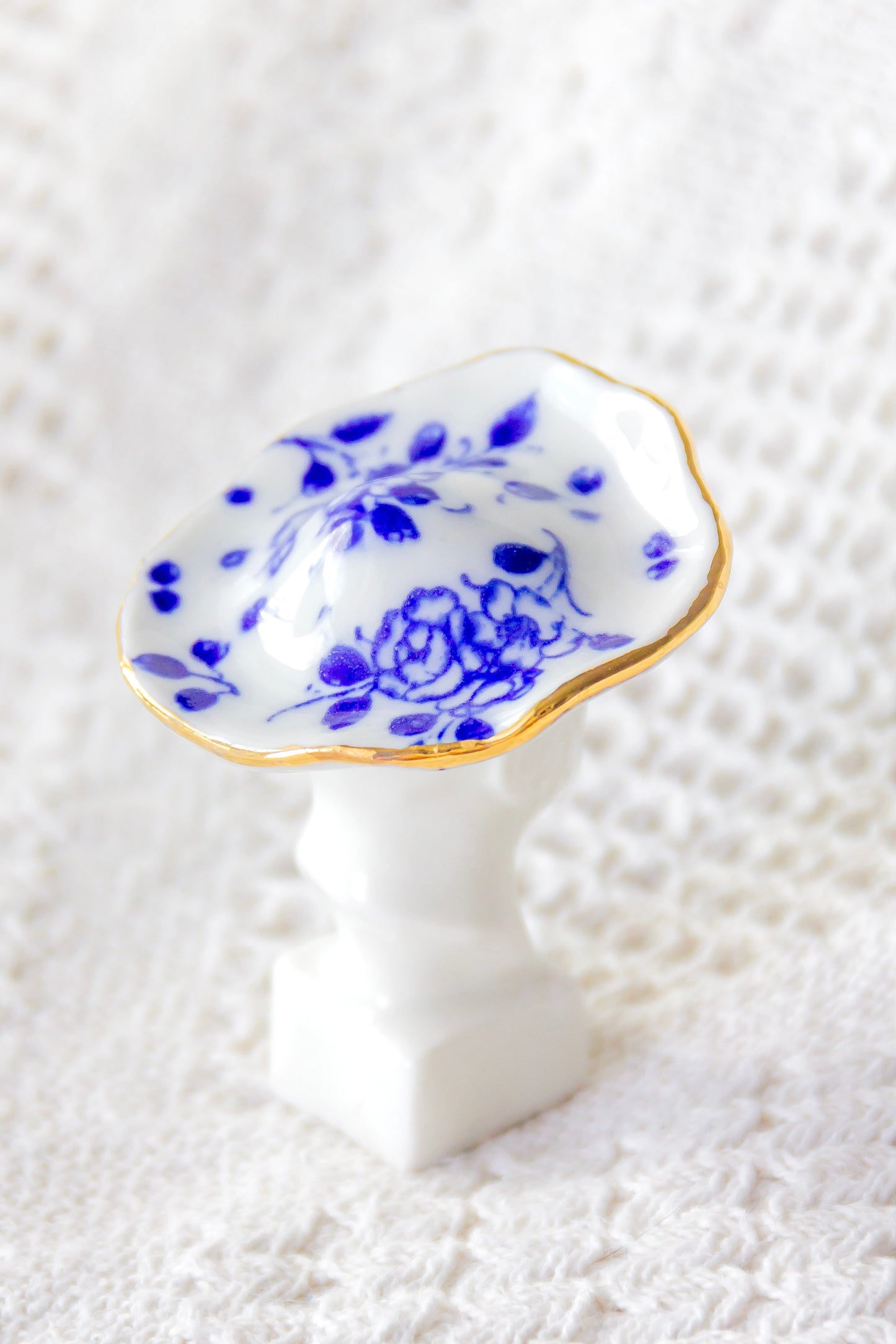 Lenin-grzyb, rzeźba porcelanowa ze złoceniem