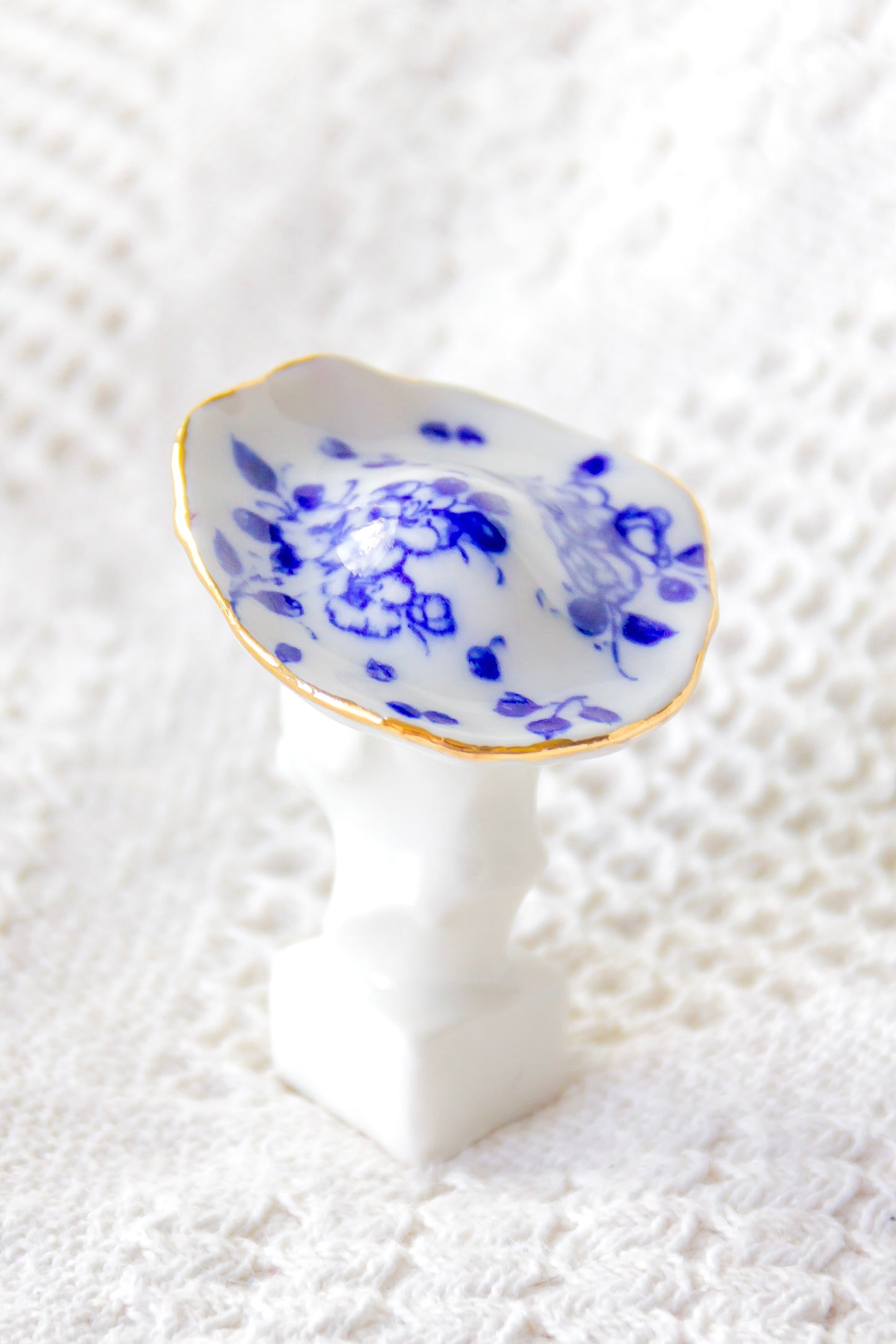 Lenin-grzyb, rzeźba porcelanowa ze złoceniem