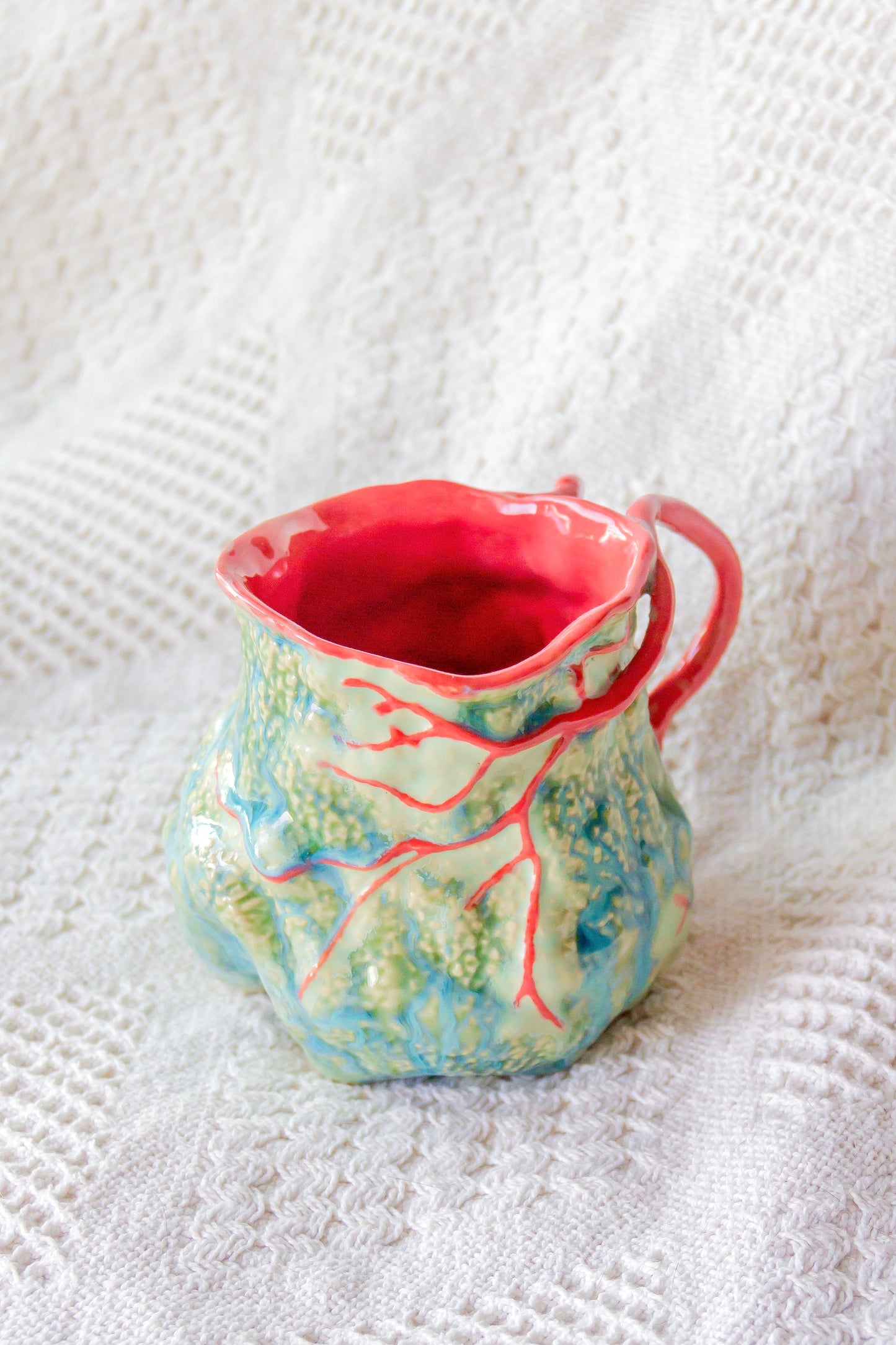 Kubek ceramiczny “Couroupita” zielono-malinowy