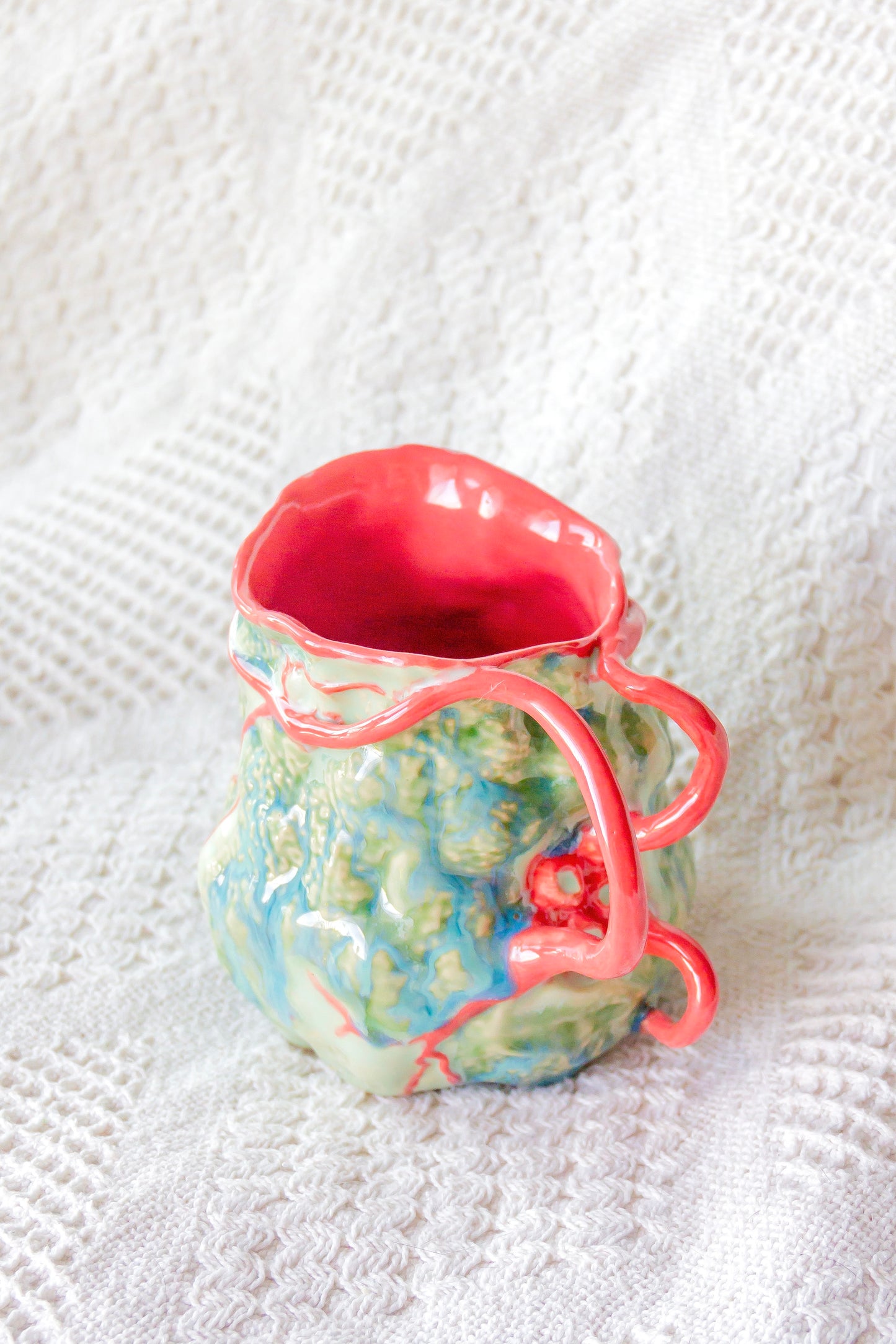 Kubek ceramiczny “Couroupita” zielono-malinowy